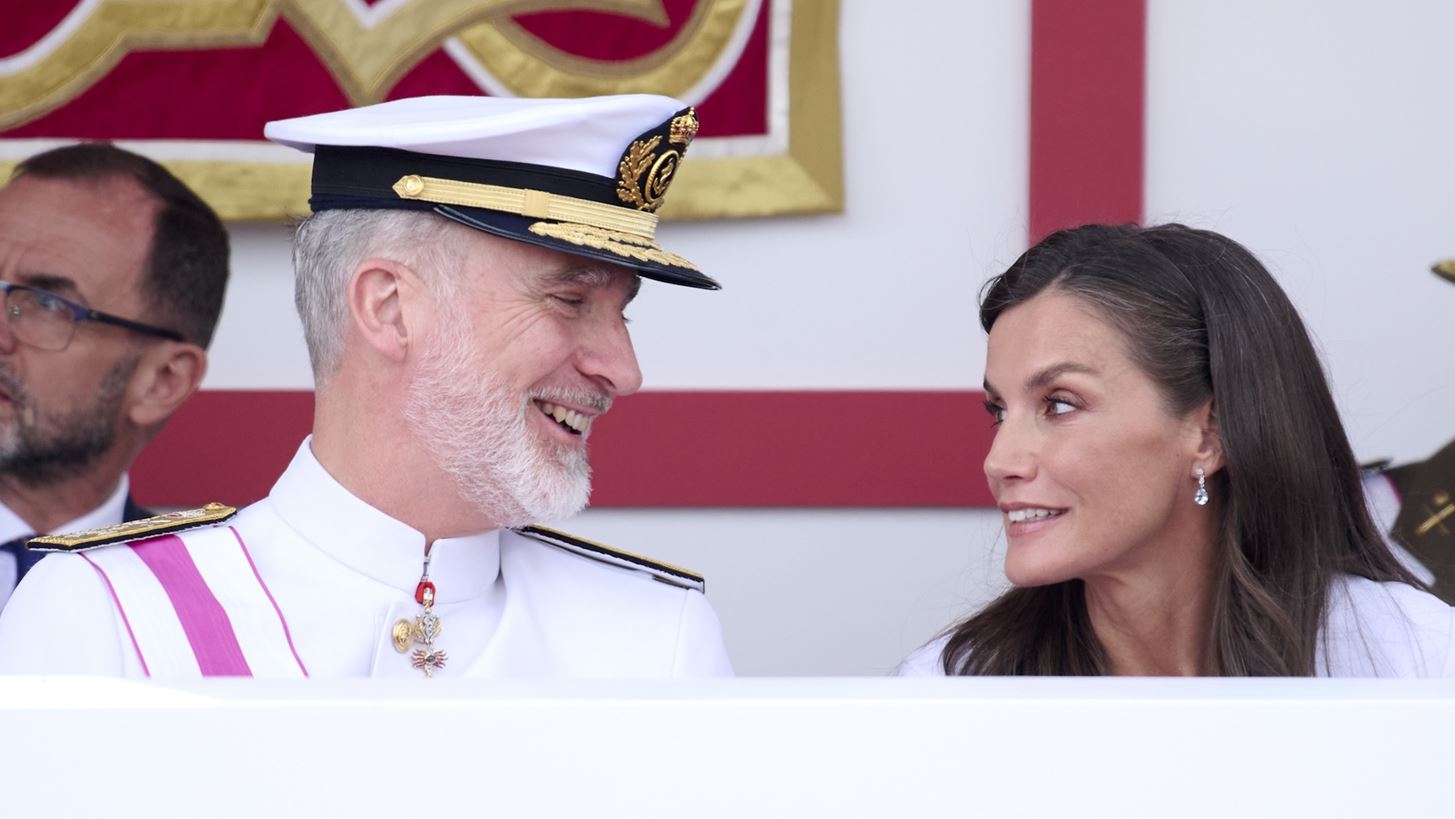 &#x397; &#x3B2;&#x3B1;&#x3C3;&#x3AF;&#x3BB;&#x3B9;&#x3C3;&#x3C3;&#x3B1; Letizia &#x3B5;&#x3C0;&#x3AD;&#x3BB;&#x3B5;&#x3BE;&#x3B5; &#x3C4;&#x3BF; &#x3C0;&#x3B9;&#x3BF; &#x3BA;&#x3BF;&#x3BC;&#x3C8;&#x3CC; &#x3BB;&#x3B5;&#x3C5;&#x3BA;&#x3CC; &#x3C6;&#x3CC;&#x3C1;&#x3B5;&#x3BC;&#x3B1; &#x3B3;&#x3B9;&#x3B1; &#x3AD;&#x3BD;&#x3B1; &#x3BA;&#x3B1;&#x3BB;&#x3BF;&#x3BA;&#x3B1;&#x3B9;&#x3C1;&#x3B9;&#x3BD;&#x3CC; &#x3B1;&#x3C0;&#x3CC;&#x3B3;&#x3B5;&#x3C5;&#x3BC;&#x3B1;
