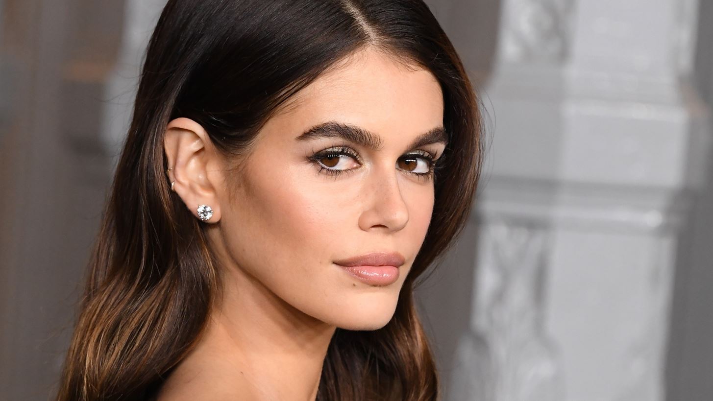 Tα καλύτερα self-tan drops για sunkissed επιδερμίδα τις πρώτες μέρες της άνοιξης