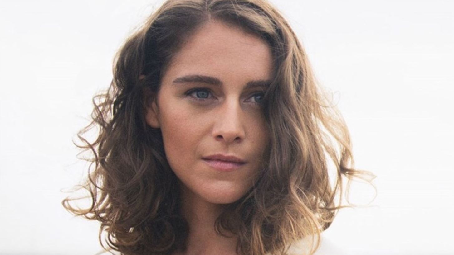 &#x397; Ariane Labed &#x3C0;&#x3B5;&#x3C1;&#x3C0;&#x3AC;&#x3C4;&#x3B7;&#x3C3;&#x3B5; &#x3C3;&#x3C4;&#x3BF; show &#x3C4;&#x3B7;&#x3C2; Chlo&#xE9;