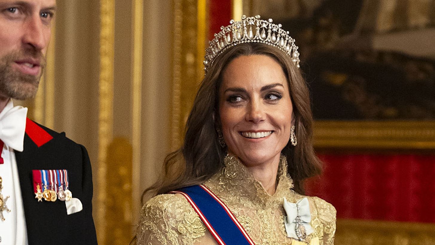 Kate Middleton | &#x39F;&#x3B9; &#x3BB;&#x3B5;&#x3C0;&#x3C4;&#x3BF;&#x3BC;&#x3AD;&#x3C1;&#x3B5;&#x3B9;&#x3B5;&#x3C2; &#x3C3;&#x3C4;&#x3BF; &#x3BC;&#x3B1;&#x3BA;&#x3B9;&#x3B3;&#x3B9;&#x3AC;&#x3B6; &#x3C4;&#x3B7;&#x3C2; &#x3C3;&#x3C4;&#x3B7;&#x3BD; &#x3B5;&#x3C0;&#x3AF;&#x3C3;&#x3B7;&#x3BC;&#x3B7; &#x3B5;&#x3C0;&#x3AF;&#x3C3;&#x3BA;&#x3B5;&#x3C8;&#x3B7; &#x3C4;&#x3BF;&#x3C5; &#x3B6;&#x3B5;&#x3CD;&#x3B3;&#x3BF;&#x3C5;&#x3C2; Trump