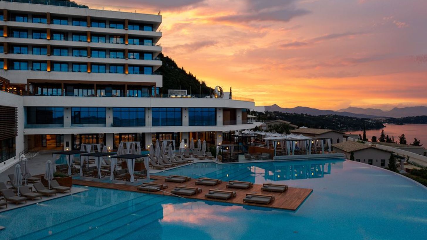#Tidbits *: &#x3A4;&#x3BF; Vertigo Rooftop Bar &#x3C5;&#x3C0;&#x3BF;&#x3B4;&#x3AD;&#x3C7;&#x3B5;&#x3C4;&#x3B1;&#x3B9; &#x3C4;&#x3BF;&#x3BD; Valeron
