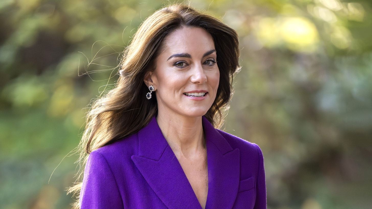 Kate Middleton | &#x3A6;&#x3CC;&#x3C1;&#x3B5;&#x3C3;&#x3B5; &#x3C4;&#x3BF; &#x3B1;&#x3B3;&#x3B1;&#x3C0;&#x3B7;&#x3BC;&#x3AD;&#x3BD;&#x3BF; &#x3C0;&#x3B1;&#x3BD;&#x3C9;&#x3C6;&#x3CC;&#x3C1;&#x3B9; &#x3C4;&#x3C9;&#x3BD; &#x393;&#x3B1;&#x3BB;&#x3BB;&#x3AF;&#x3B4;&#x3C9;&#x3BD; fashionistas &#x3C3;&#x3C4;&#x3BF; &#x3C0;&#x3B9;&#x3BF; &#x3B4;&#x3B9;&#x3B1;&#x3BA;&#x3C1;&#x3B9;&#x3C4;&#x3B9;&#x3BA;&#x3CC; festive &#x3C7;&#x3C1;&#x3CE;&#x3BC;&#x3B1;