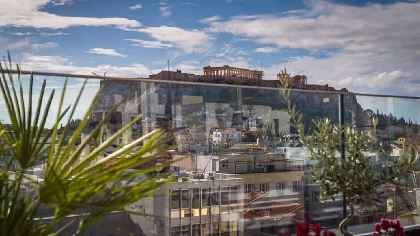 &#x393;&#x3B9;&#x3CC;&#x3C1;&#x3C4;&#x3B1;&#x3C3;&#x3B5; &#x3C4;&#x3BF;&#x3BD; &#x386;&#x3B3;&#x3B9;&#x3BF; &#x392;&#x3B1;&#x3BB;&#x3B5;&#x3BD;&#x3C4;&#x3AF;&#x3BD;&#x3BF; &#x3C3;&#x3C4;&#x3BF; roof garden &#x3C4;&#x3BF;&#x3C5; Elia Ermou Hotel Athens