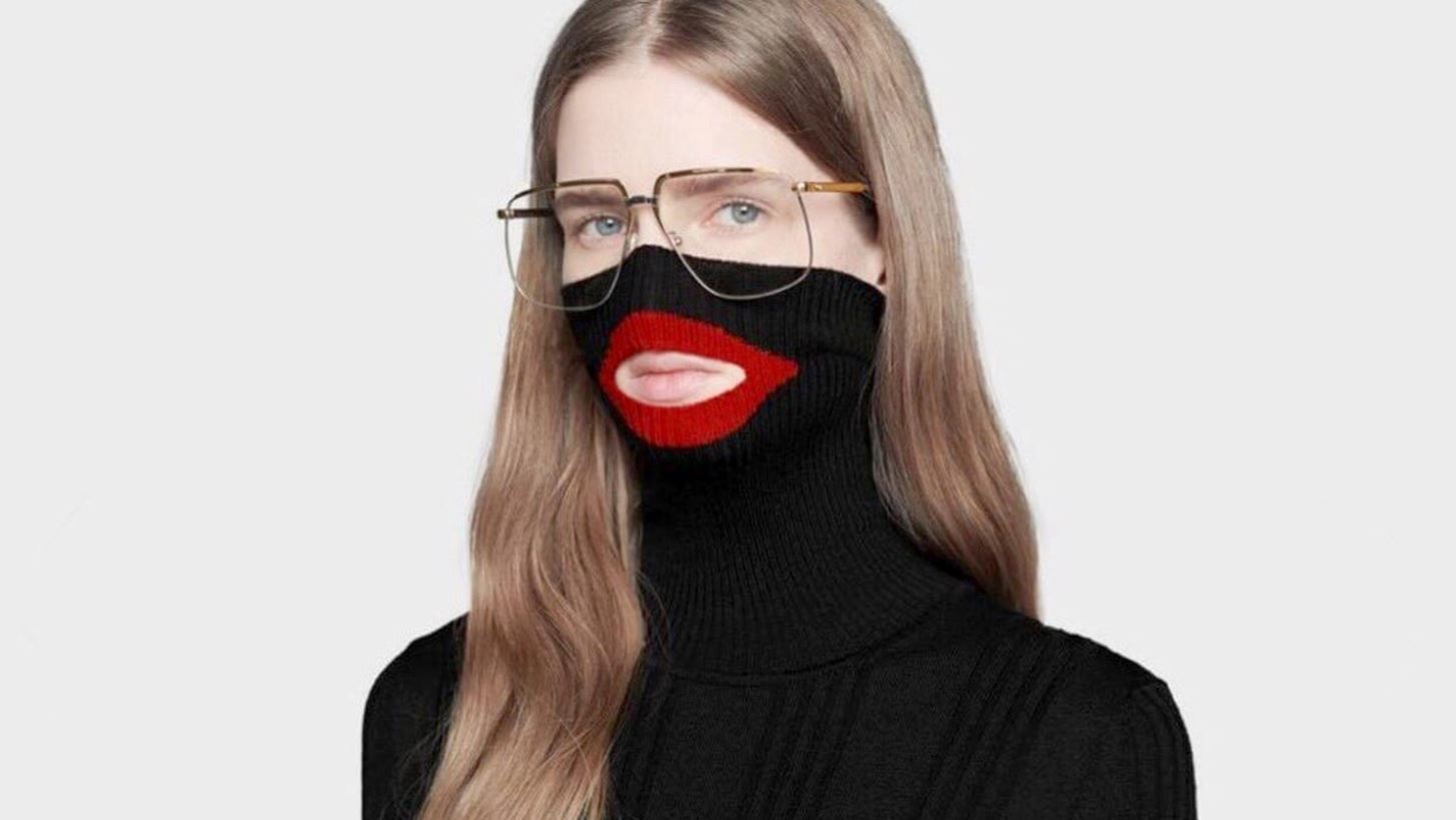 &#x397; Gucci &#x3B1;&#x3C0;&#x3BF;&#x3C3;&#x3CD;&#x3C1;&#x3B5;&#x3B9; &#x3C4;&#x3BF; &quot;balaclava&quot;, &#x3C4;&#x3BF; &#x3BC;&#x3B1;&#x3CD;&#x3C1;&#x3BF; &#x3C0;&#x3BF;&#x3C5;&#x3BB;&#x3CC;&#x3B2;&#x3B5;&#x3C1; &#x3BC;&#x3B5; &#x3C4;&#x3B1; &#x3BA;&#x3CC;&#x3BA;&#x3BA;&#x3B9;&#x3BD;&#x3B1; &#x3C7;&#x3B5;&#x3AF;&#x3BB;&#x3B7;