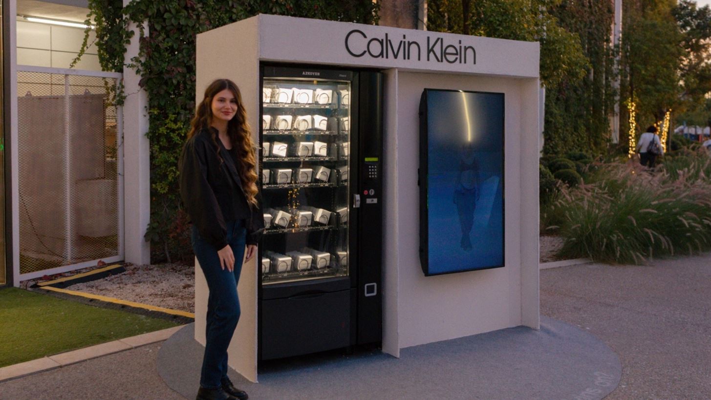 &#x397; Calvin Klein &#x3B1;&#x3BD;&#x3BF;&#x3AF;&#x3B3;&#x3B5;&#x3B9; &#x3C4;&#x3BF; &#x3BD;&#x3AD;&#x3BF; lifestyle &#x3BA;&#x3B1;&#x3C4;&#x3AC;&#x3C3;&#x3C4;&#x3B7;&#x3BC;&#x3AC; &#x3C4;&#x3B7;&#x3C2; &#x3C3;&#x3C4;&#x3BF; &#x3B5;&#x3BC;&#x3C0;&#x3BF;&#x3C1;&#x3B9;&#x3BA;&#x3CC; &#x3BA;&#x3AD;&#x3BD;&#x3C4;&#x3C1;&#x3BF; River West