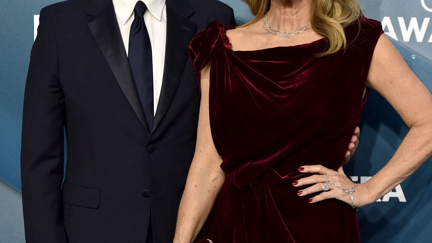 &#x397; Rita Wilson &#x3C4;&#x3C1;&#x3B1;&#x3B3;&#x3BF;&#x3C5;&#x3B4;&#x3AC;&#x3B5;&#x3B9; &#x3C3;&#x3C4;&#x3B1; &#x3B5;&#x3BB;&#x3BB;&#x3B7;&#x3BD;&#x3B9;&#x3BA;&#x3AC; &#x3C3;&#x3C4;&#x3B7; &#x3B4;&#x3B5;&#x3BE;&#x3AF;&#x3C9;&#x3C3;&#x3B7; &#x3C4;&#x3BF;&#x3C5; &#x39B;&#x3B5;&#x3C5;&#x3BA;&#x3BF;&#x3CD; &#x39F;&#x3AF;&#x3BA;&#x3BF;&#x3C5; &#x3B3;&#x3B9;&#x3B1; &#x3C4;&#x3B7;&#x3BD; 25&#x3B7; &#x39C;&#x3B1;&#x3C1;&#x3C4;&#x3AF;&#x3BF;&#x3C5; (&#x3B2;&#x3AF;&#x3BD;&#x3C4;&#x3B5;&#x3BF;)