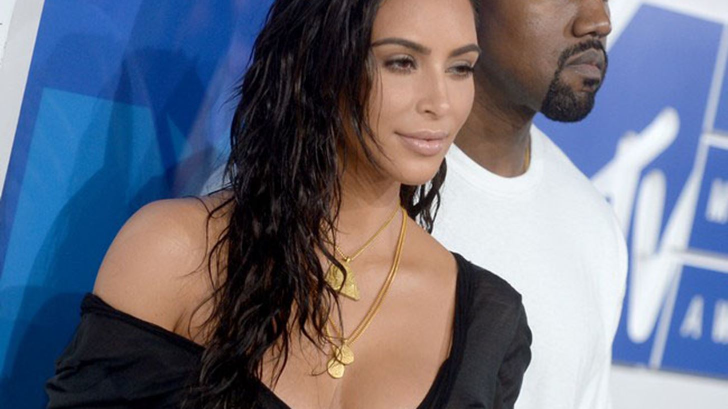Kim Kardashian-Kanye West | &#x3A0;&#x3CC;&#x3C3;&#x3B1; &#x3C7;&#x3C1;&#x3AE;&#x3BC;&#x3B1;&#x3C4;&#x3B1; &#x3B4;&#x3B9;&#x3B1;&#x3BA;&#x3C5;&#x3B2;&#x3B5;&#x3CD;&#x3BF;&#x3BD;&#x3C4;&#x3B1;&#x3B9; &#x3C3;&#x3C4;&#x3BF; &#x3B4;&#x3B9;&#x3B1;&#x3B6;&#x3CD;&#x3B3;&#x3B9;&#x3CC; &#x3C4;&#x3BF;&#x3C5;&#x3C2;;