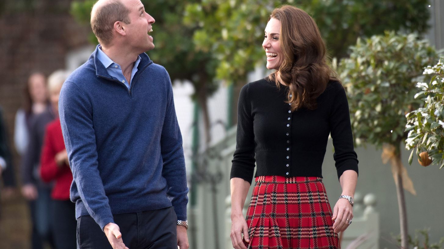 H Kate Middleton &#x3B1;&#x3C0;&#x3BF;&#x3B3;&#x3B5;&#x3AF;&#x3C9;&#x3C3;&#x3B5; &#x3C4;&#x3BF; christmas look &#x3BC;&#x3B5; midi &#x3BA;&#x3B1;&#x3C1;&#x3CC; &#x3C6;&#x3BF;&#x3CD;&#x3C3;&#x3C4;&#x3B1;