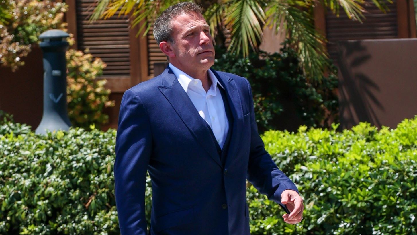 Ben Affleck | &#x3A4;&#x3BF; &#x3BD;&#x3AD;&#x3BF; &#x3C3;&#x3C0;&#x3AF;&#x3C4;&#x3B9; &#x3C0;&#x3BF;&#x3C5; &#x3B1;&#x3B3;&#x3CC;&#x3C1;&#x3B1;&#x3C3;&#x3B5; &#x3C3;&#x3C4;&#x3BF; &#x39B;&#x3BF;&#x3C2; &#x386;&#x3BD;&#x3C4;&#x3B6;&#x3B5;&#x3BB;&#x3B5;&#x3C2;