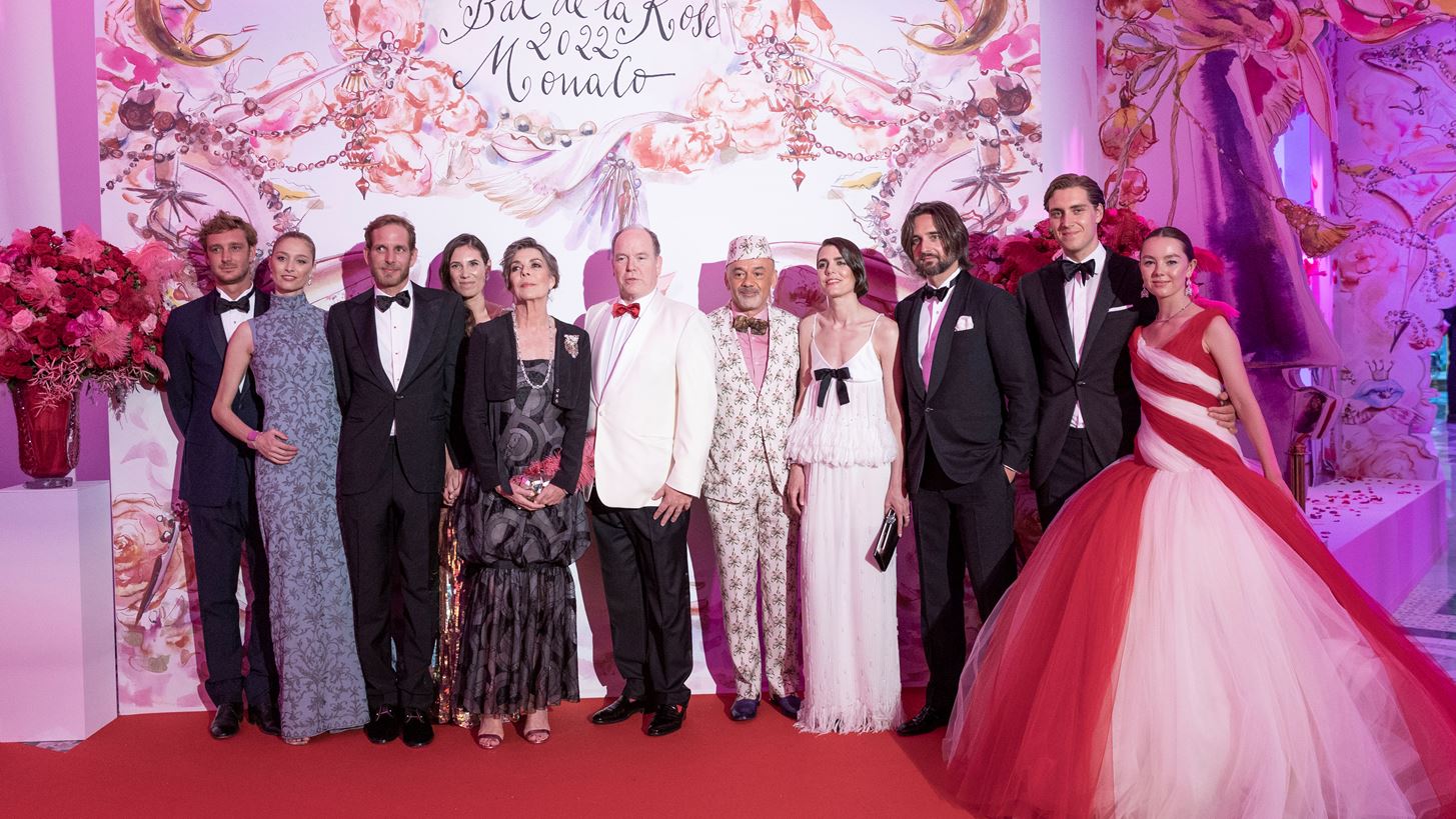 Τι φόρεσαν οι γαλαζοαίματες του Μονακό στο gala "Χορός των Ρόδων"