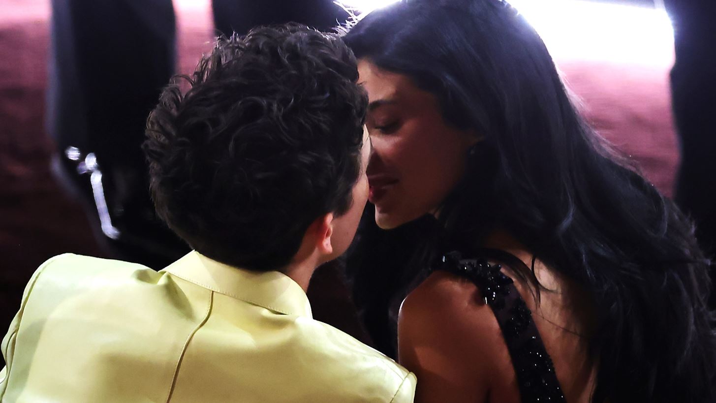 Timoth&#xE9;e Chalamet &amp; Kylie Jenner | &#x3A4;&#x3BF; &#x3C4;&#x3C1;&#x3C5;&#x3C6;&#x3B5;&#x3C1;&#x3CC; &#x3C6;&#x3B9;&#x3BB;&#x3AF; &#x3C4;&#x3BF;&#x3C5;&#x3C2; &#x3C0;&#x3C1;&#x3B9;&#x3BD; &#x3B1;&#x3C0;&#x3CC; &#x3C4;&#x3B1; Oscars 2025