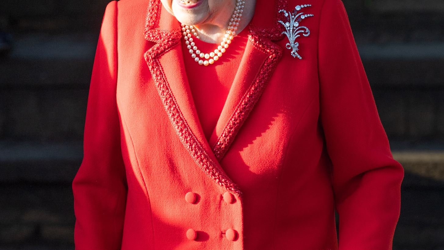 &#x39F; &#x3BF;&#x3AF;&#x3BA;&#x3BF;&#x3C2; Roger Vivier &#x3B5;&#x3C0;&#x3B1;&#x3BD;&#x3B1;&#x3BA;&#x3C5;&#x3BA;&#x3BB;&#x3BF;&#x3C6;&#x3BF;&#x3C1;&#x3B5;&#x3AF; &#x3C4;&#x3B1; &#x3B5;&#x3BC;&#x3B2;&#x3BB;&#x3B7;&#x3BC;&#x3B1;&#x3C4;&#x3B9;&#x3BA;&#x3AC; &#x3C0;&#x3AD;&#x3B4;&#x3B9;&#x3BB;&#x3B1; &#x3C4;&#x3B7;&#x3C2; &#x3B2;&#x3B1;&#x3C3;&#x3AF;&#x3BB;&#x3B9;&#x3C3;&#x3C3;&#x3B1;&#x3C2; &#x395;&#x3BB;&#x3B9;&#x3C3;&#x3AC;&#x3B2;&#x3B5;&#x3C4;