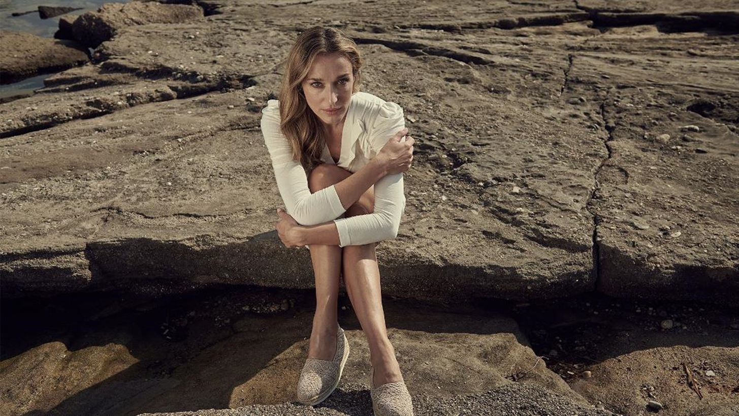 H Κάτια Ζυγούλη πρωταγωνιστεί στην πιο καλοκαιρινή καμπάνια που πρέπει να δεις