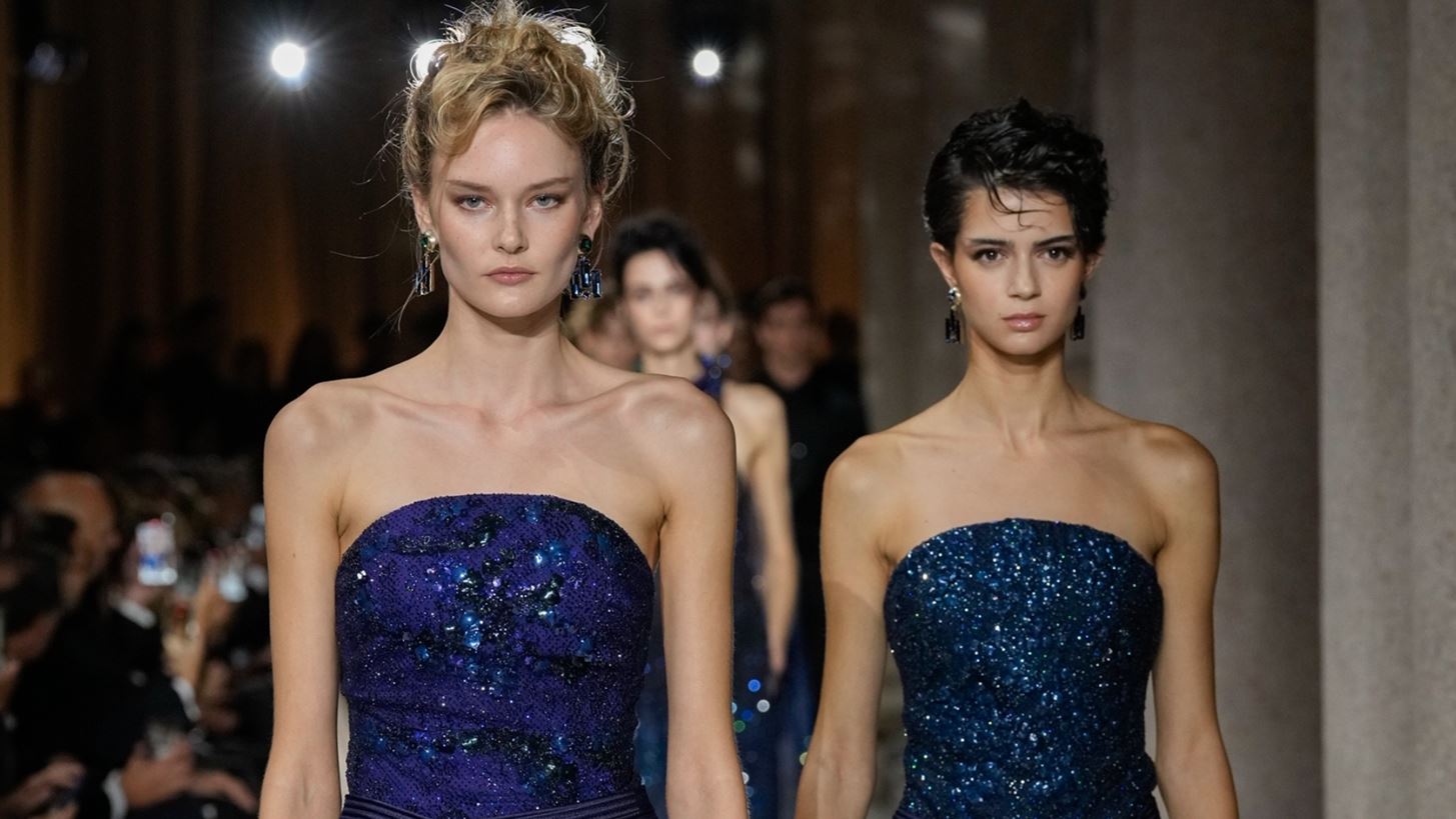 Giorgio Armani | &#x397; SS26 &#x3C3;&#x3C5;&#x3BB;&#x3BB;&#x3BF;&#x3B3;&#x3AE; &#x3C9;&#x3C2; &#x3C6;&#x3CC;&#x3C1;&#x3BF;&#x3C2; &#x3C4;&#x3B9;&#x3BC;&#x3AE;&#x3C2; &#x3C3;&#x3C4;&#x3B1; 50 &#x3C7;&#x3C1;&#x3CC;&#x3BD;&#x3B9;&#x3B1; &#x3C0;&#x3BF;&#x3C1;&#x3B5;&#x3AF;&#x3B1;&#x3C2; &#x3C4;&#x3BF;&#x3C5; &#x3C3;&#x3C7;&#x3B5;&#x3B4;&#x3B9;&#x3B1;&#x3C3;&#x3C4;&#x3AE; &#x3C3;&#x3C4;&#x3B7; &#x3BC;&#x3CC;&#x3B4;&#x3B1;