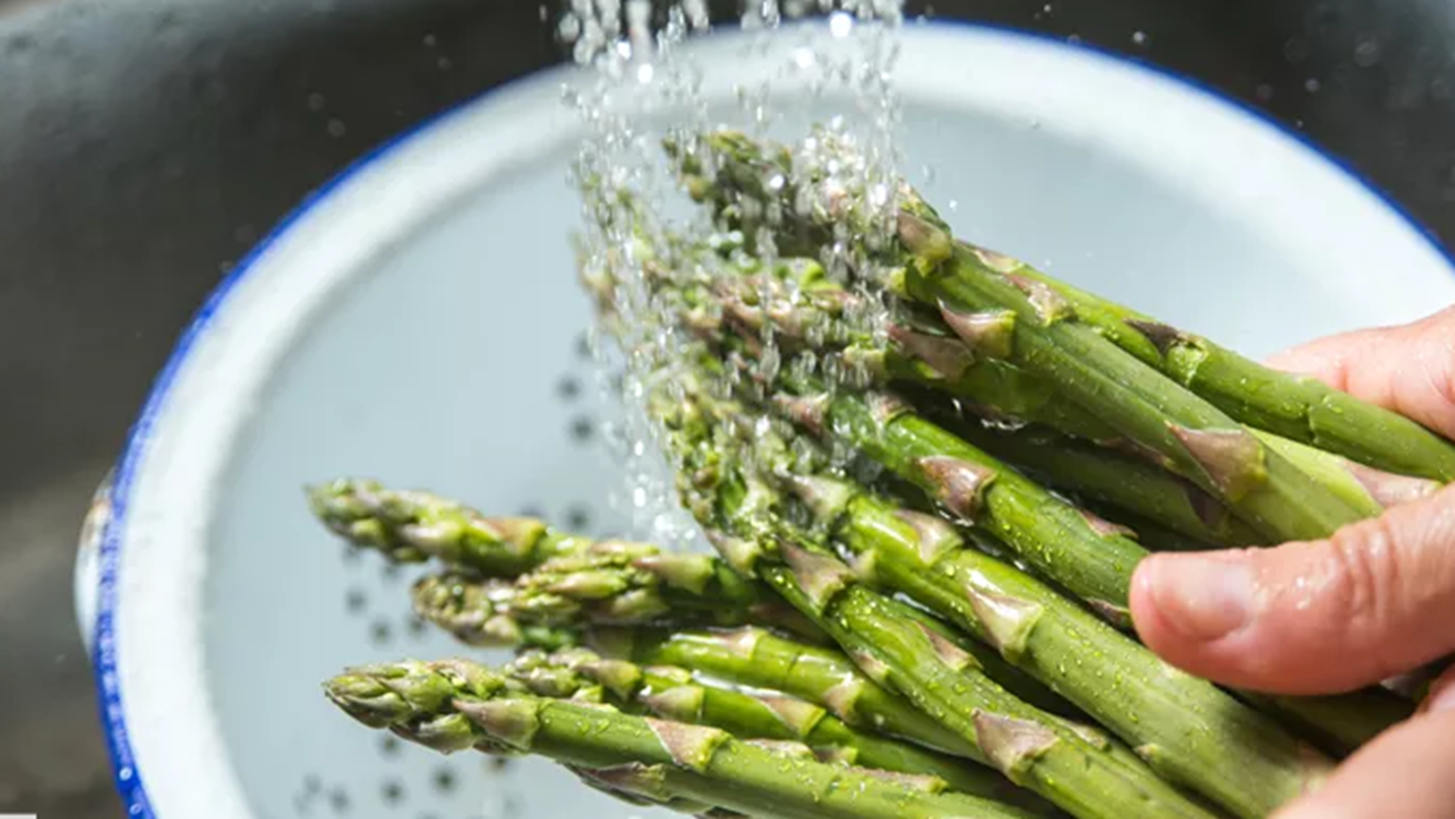 Ήξερες ότι δεν πρέπει να τρως σπαράγγια όταν έχει καύσωνα;