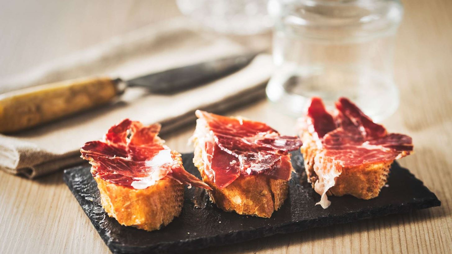 Tickets: &#x39F; Albert Adria &#x3AD;&#x3C7;&#x3B5;&#x3B9; &#x3C4;&#x3BF; &#x3BA;&#x3B1;&#x3BB;&#x3CD;&#x3C4;&#x3B5;&#x3C1;&#x3BF; tapas bar &#x3C3;&#x3C4;&#x3BF;&#x3BD; &#x3BA;&#x3CC;&#x3C3;&#x3BC;&#x3BF;