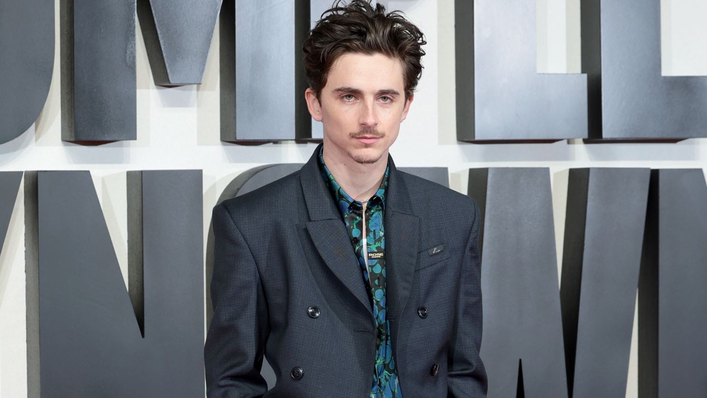 Timothee Chalamet | &#x388;&#x3BA;&#x3B1;&#x3BD;&#x3B5; &#x3C4;&#x3B7;&#x3BD; &#x3C0;&#x3B9;&#x3BF; &#x3B1;&#x3BD;&#x3B1;&#x3C4;&#x3C1;&#x3B5;&#x3C0;&#x3C4;&#x3B9;&#x3BA;&#x3AE; &#x3B5;&#x3AF;&#x3C3;&#x3BF;&#x3B4;&#x3BF; &#x3C3;&#x3C4;&#x3B7;&#x3BD; &#x3C0;&#x3C1;&#x3B5;&#x3BC;&#x3B9;&#x3AD;&#x3C1;&#x3B1; &#x3C4;&#x3BF;&#x3C5; &#x3C3;&#x3C4;&#x3BF; &#x39B;&#x3BF;&#x3BD;&#x3B4;&#x3AF;&#x3BD;&#x3BF;