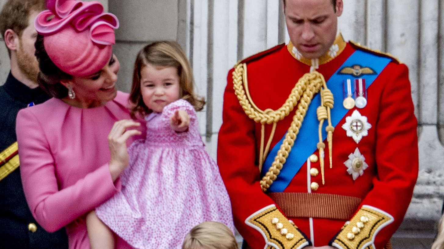 Kate Middleton: &#x3A0;&#x3CE;&#x3C2; &#x3B7; 3&#x3B7; &#x3B5;&#x3B3;&#x3BA;&#x3C5;&#x3BC;&#x3BF;&#x3C3;&#x3CD;&#x3BD;&#x3B7; &quot;&#x3C3;&#x3C0;&#x3AC;&#x3B5;&#x3B9;&quot; &#x3C4;&#x3B7;&#x3BD; &#x3C0;&#x3B1;&#x3C1;&#x3AC;&#x3B4;&#x3BF;&#x3C3;&#x3B7; &#x3C4;&#x3BF;&#x3C5; &#x3C0;&#x3B1;&#x3BB;&#x3B1;&#x3C4;&#x3B9;&#x3BF;&#x3CD;