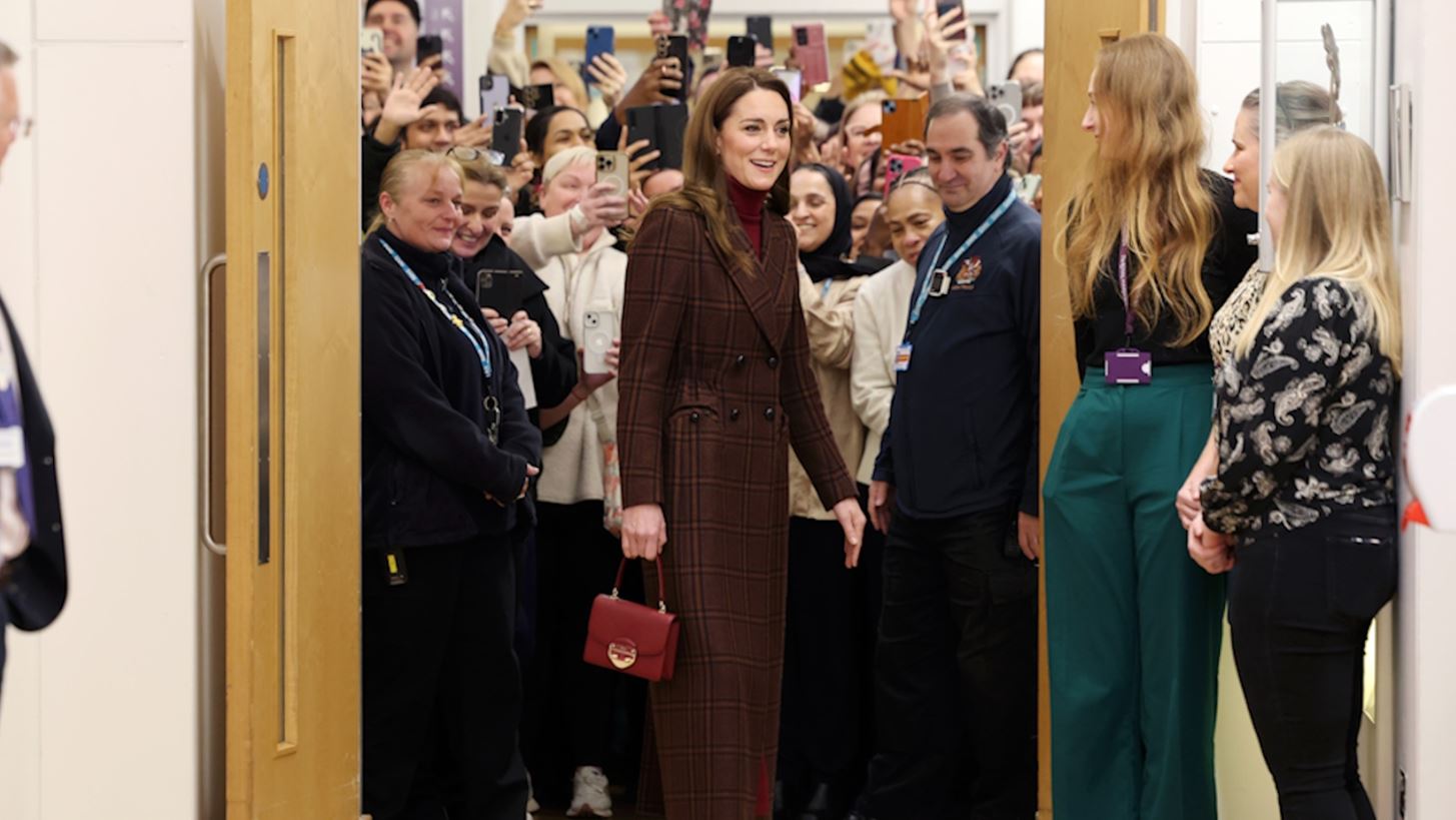 Kate Middleton | &#x391;&#x3B9;&#x3C6;&#x3BD;&#x3B9;&#x3B4;&#x3AF;&#x3B1;&#x3C3;&#x3B5; &#x3BC;&#x3B5; &#x3C4;&#x3B7;&#x3BD; &#x3C0;&#x3C1;&#x3CE;&#x3C4;&#x3B7; &#x3C4;&#x3B7;&#x3C2; &#x3B5;&#x3BC;&#x3C6;&#x3AC;&#x3BD;&#x3B9;&#x3C3;&#x3B7; &#x3B3;&#x3B9;&#x3B1; &#x3C4;&#x3BF; 2025 - &#x3A4;&#x3BF; &#x3BE;&#x3B5;&#x3C7;&#x3C9;&#x3C1;&#x3B9;&#x3C3;&#x3C4;&#x3CC; &#x3BC;&#x3AD;&#x3C1;&#x3BF;&#x3C2; &#x3C0;&#x3BF;&#x3C5; &#x3B5;&#x3C0;&#x3AD;&#x3BB;&#x3B5;&#x3BE;&#x3B5;