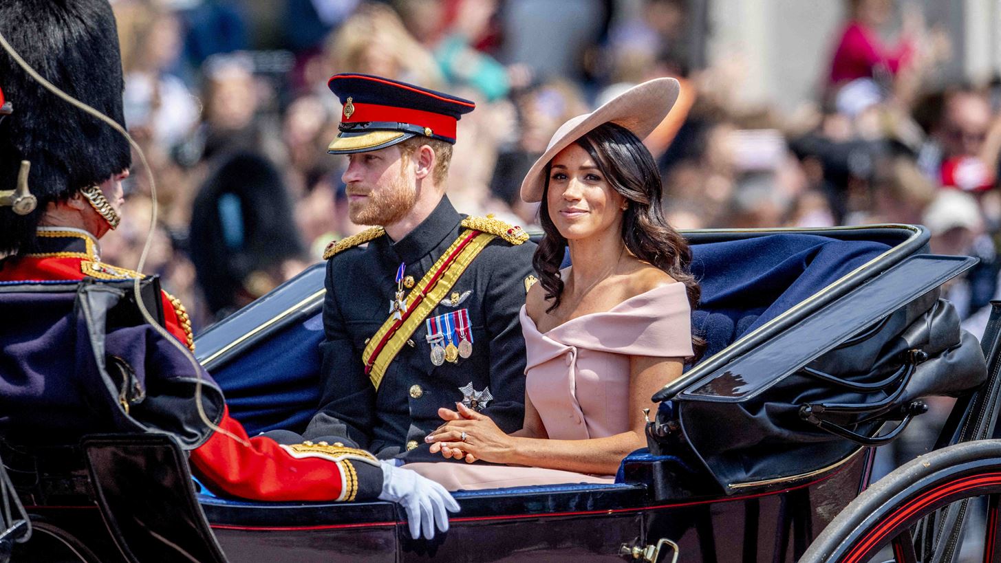 &#x39E;&#x3AD;&#x3C1;&#x3BF;&#x3C5;&#x3BC;&#x3B5; &#x3C4;&#x3BF; &#x3BC;&#x3C5;&#x3C3;&#x3C4;&#x3B9;&#x3BA;&#x3CC; &#x3C4;&#x3B7;&#x3C2; Meghan Markle &#x3B3;&#x3B9;&#x3B1; &#x3C4;&#x3AD;&#x3BB;&#x3B5;&#x3B9;&#x3B5;&#x3C2;, &#x3BB;&#x3B1;&#x3BC;&#x3C0;&#x3B5;&#x3C1;&#x3AD;&#x3C2; &#x3BC;&#x3C0;&#x3BF;&#x3CD;&#x3BA;&#x3BB;&#x3B5;&#x3C2;