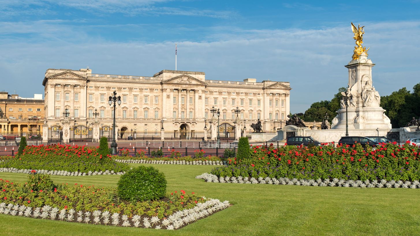 &#x39F;&#x3B9; &#x3BA;&#x3AE;&#x3C0;&#x3BF;&#x3B9; &#x3C4;&#x3BF;&#x3C5; Buckingham Palace &#x3AC;&#x3BD;&#x3BF;&#x3B9;&#x3BE;&#x3B1;&#x3BD; &#x3B3;&#x3B9;&#x3B1; &#x3C4;&#x3BF; &#x3BA;&#x3BF;&#x3B9;&#x3BD;&#x3CC;