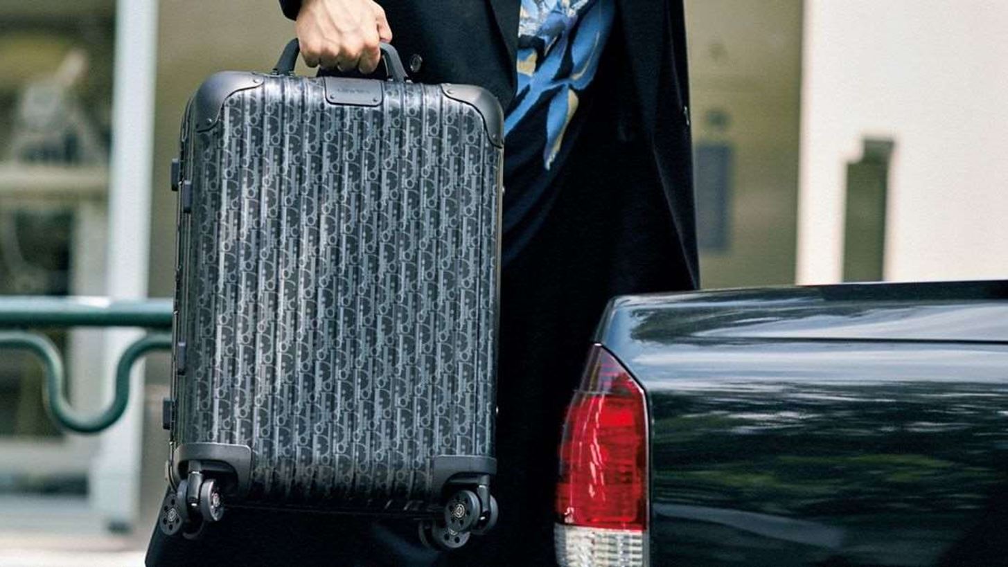 &#x39F; Dior &#x3B1;&#x3BD;&#x3B1;&#x3BD;&#x3B5;&#x3CE;&#x3BD;&#x3B5;&#x3B9; &#x3C4;&#x3B7;&#x3BD; &#x3BA;&#x3BB;&#x3B1;&#x3C3;&#x3B9;&#x3BA;&#x3AE; &#x3B2;&#x3B1;&#x3BB;&#x3AF;&#x3C4;&#x3C3;&#x3B1; &#x3C4;&#x3B7;&#x3C2; Rimowa
