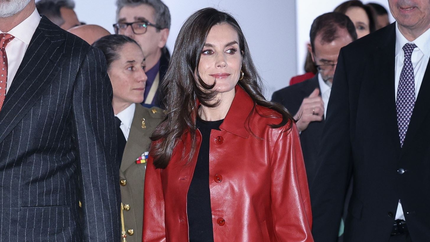 Letizia &#x3C4;&#x3B7;&#x3C2; &#x399;&#x3C3;&#x3C0;&#x3B1;&#x3BD;&#x3AF;&#x3B1;&#x3C2; | &#x39C;&#x3B5; &#x3BC;&#x3C0;&#x3BF;&#x3C1;&#x3BD;&#x3C4;&#x3CC; &#x3B4;&#x3B5;&#x3C1;&#x3BC;&#x3AC;&#x3C4;&#x3B9;&#x3BD;&#x3BF; jacket &#x3B1;&#x3C0;&#x3CC; &#x3C4;&#x3B7; Mango