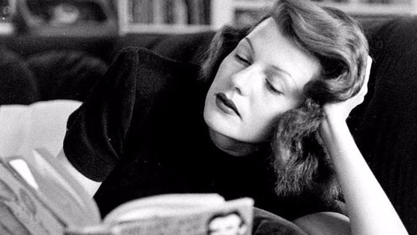 Stay home &amp; read a book | 6 coffee table books &#x3BC;&#x3B5; &#x3B8;&#x3AD;&#x3BC;&#x3B1; &#x3C4;&#x3B7; &#x3BC;&#x3CC;&#x3B4;&#x3B1; &#x3BA;&#x3B1;&#x3B9; &#x3C4;&#x3BF; &#x3BD;&#x3C4;&#x3B9;&#x3B6;&#x3AC;&#x3B9;&#x3BD;