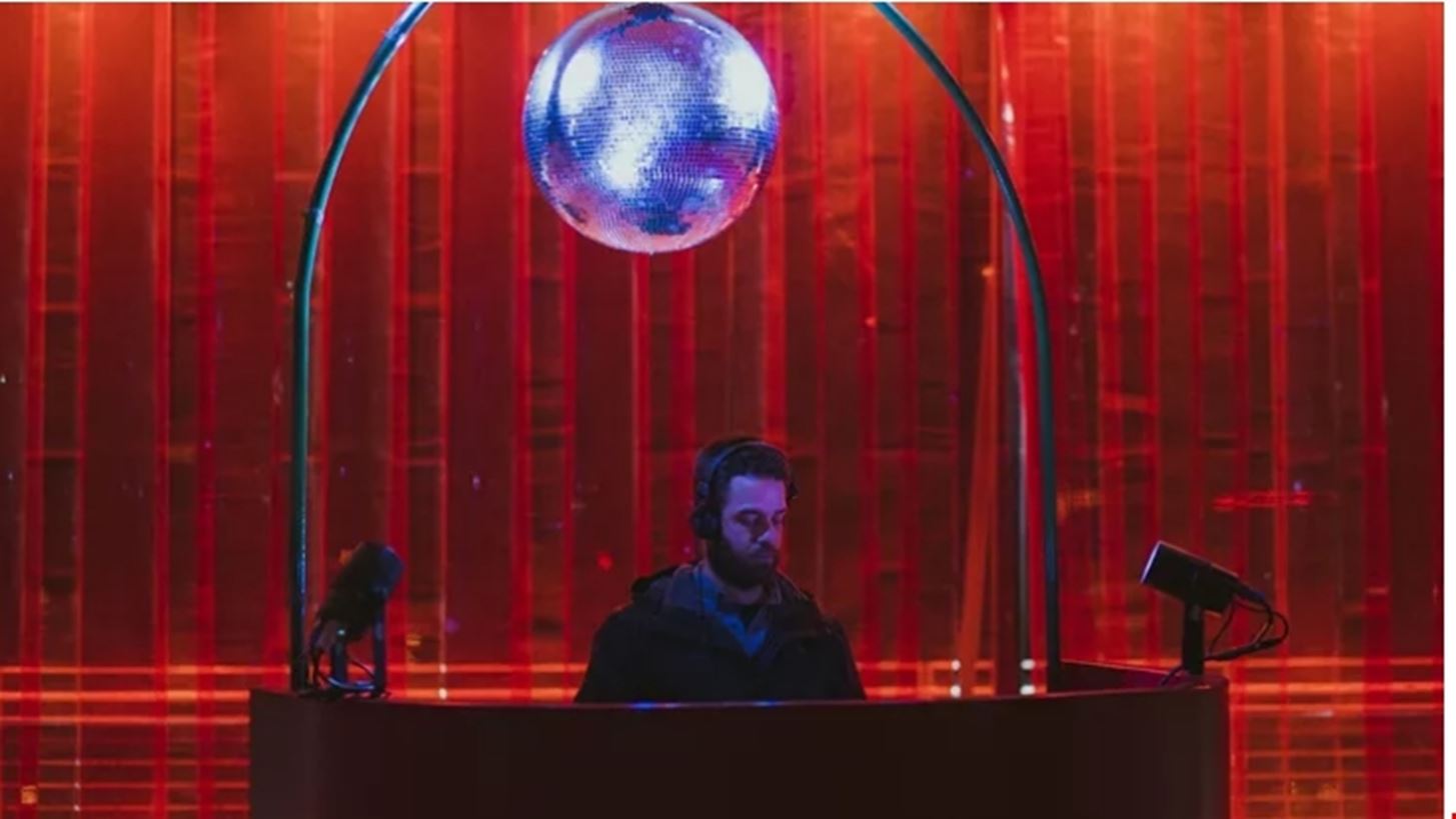 &#x3A4;&#x3B9; &#x3C0;&#x3B1;&#x3AF;&#x3B6;&#x3B5;&#x3B9; &#x3C3;&#x3C4;&#x3B1; &#x3BC;&#x3C0;&#x3B1;&#x3C1; &#x3C4;&#x3B7;&#x3C2; &#x3C0;&#x3CC;&#x3BB;&#x3B7;&#x3C2; &#x3C4;&#x3B1; &#x3A7;&#x3C1;&#x3B9;&#x3C3;&#x3C4;&#x3BF;&#x3CD;&#x3B3;&#x3B5;&#x3BD;&#x3BD;&#x3B1;;