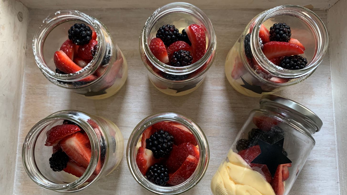 Fashion loves cooking: Cr&#xE8;me patisserie &#x3BC;&#x3B5; &#x3C6;&#x3C1;&#x3BF;&#x3CD;&#x3C4;&#x3B1; &#x3B1;&#x3C0;&#x3CC; &#x3C4;&#x3B9;&#x3C2; &#x3B4;&#x3B7;&#x3BC;&#x3B9;&#x3BF;&#x3C5;&#x3C1;&#x3B3;&#x3BF;&#x3CD;&#x3C2; &#x3C4;&#x3BF;&#x3C5; MaaBoo