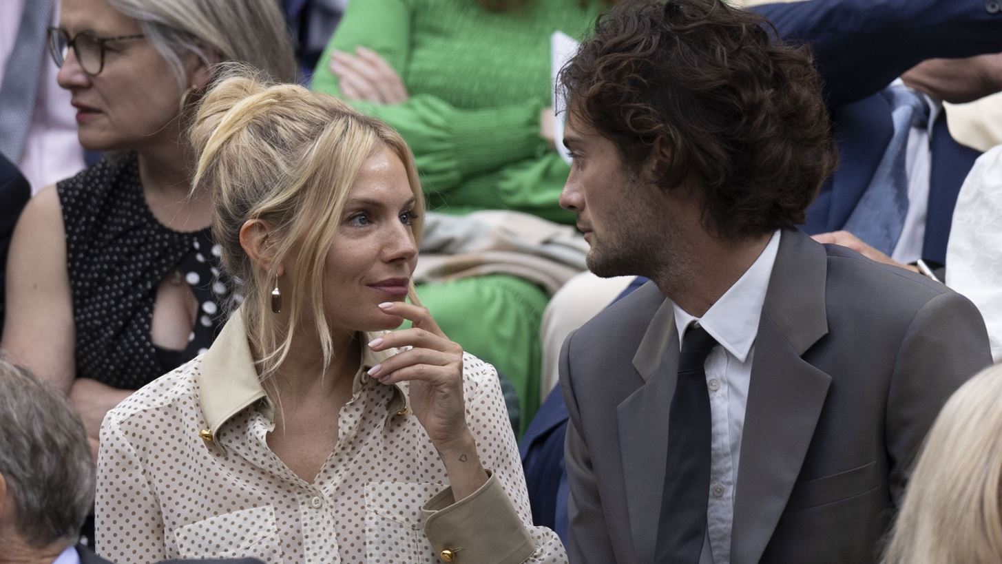 Sienna Miller | &#x3A3;&#x3C4;&#x3BF; Wimbledon &#x3BC;&#x3B5; &#x3C4;&#x3BF;&#x3BD; 27&#x3C7;&#x3C1;&#x3BF;&#x3BD;&#x3BF; &#x3C3;&#x3CD;&#x3BD;&#x3C4;&#x3C1;&#x3BF;&#x3C6;&#x3CC; &#x3C4;&#x3B7;&#x3C2;, Oli Green