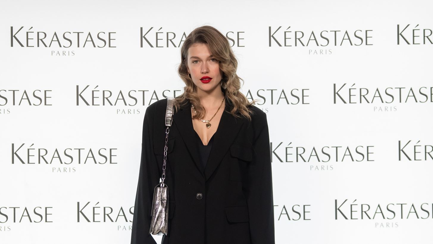 Premi&#xE8;re | &#x397; &#x3C0;&#x3B9;&#x3BF; &#x3B4;&#x3C5;&#x3BD;&#x3B1;&#x3C4;&#x3AE; haircare &#x3C3;&#x3B5;&#x3B9;&#x3C1;&#x3AC; &#x3B3;&#x3B9;&#x3B1; &#x3B2;&#x3B1;&#x3B8;&#x3B9;&#x3AC; &#x3B5;&#x3C0;&#x3B1;&#x3BD;&#x3CC;&#x3C1;&#x3B8;&#x3C9;&#x3C3;&#x3B7; &#x3C4;&#x3B7;&#x3C2; &#x3C4;&#x3C1;&#x3AF;&#x3C7;&#x3B1;&#x3C2;