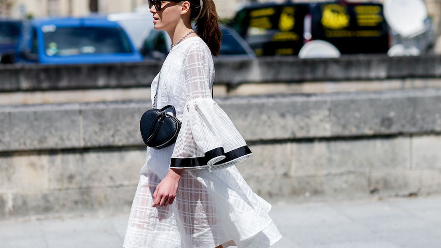 Γιατί ξαφνικά η τάση των "naked" παπουτσιών βρέθηκε στην κορυφή;