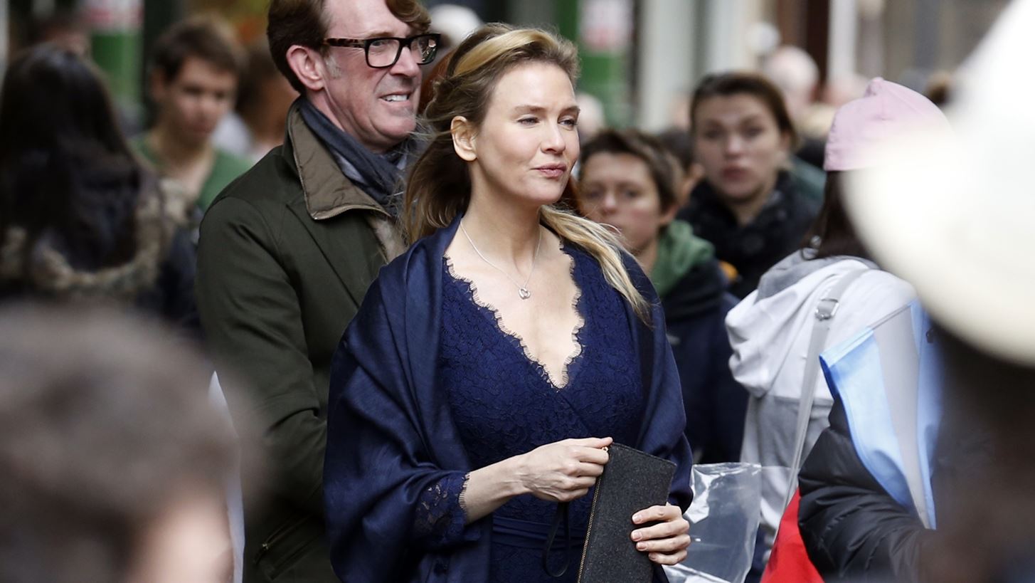 &#x393;&#x3B9;&#x3B1;&#x3C4;&#x3AF; &#x3B7; &#x3C3;&#x3B5;&#x3B9;&#x3C1;&#x3AC; Too Much &#x3C4;&#x3BF;&#x3C5; Netflix &#x3BC;&#x3BF;&#x3B9;&#x3AC;&#x3B6;&#x3B5;&#x3B9; &#x3BC;&#x3B5; &#x3C4;&#x3B7;&#x3BD; Bridget Jones, &#x3B1;&#x3BB;&#x3BB;&#x3AC; &#x3B5;&#x3AF;&#x3BD;&#x3B1;&#x3B9; &#x3BA;&#x3B1;&#x3BB;&#x3CD;&#x3C4;&#x3B5;&#x3C1;&#x3B7;;