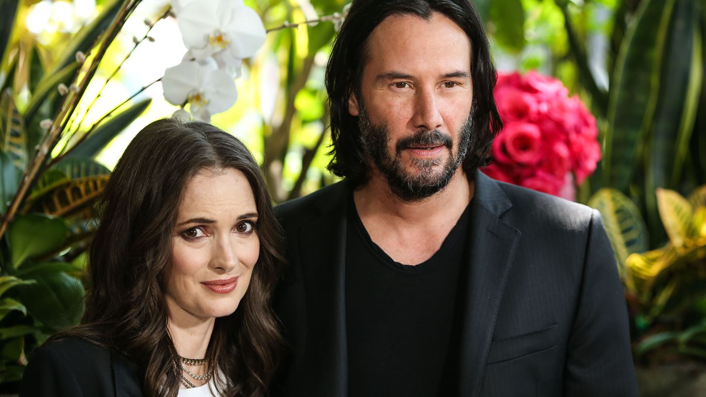 &#x397; Winona Ryder &#x3B1;&#x3C0;&#x3BF;&#x3BA;&#x3AC;&#x3BB;&#x3C5;&#x3C8;&#x3B5; &#x3C0;&#x3CE;&#x3C2; &#x3BE;&#x3B5;&#x3BA;&#x3AF;&#x3BD;&#x3B7;&#x3C3;&#x3B5; &#x3B7; &#x3C6;&#x3B9;&#x3BB;&#x3AF;&#x3B1; &#x3C4;&#x3B7;&#x3C2; &#x3BC;&#x3B5; &#x3C4;&#x3BF;&#x3BD; Keanu Reeves