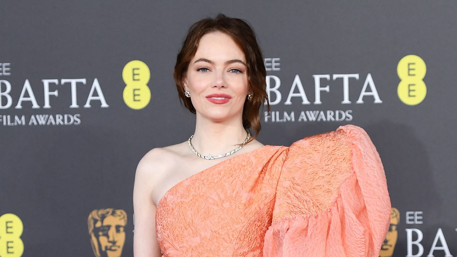 &#x3A4;&#x3BF; hair trend &#x3C0;&#x3BF;&#x3C5; &#x3B5;&#x3C0;&#x3B9;&#x3BA;&#x3C1;&#x3AC;&#x3C4;&#x3B7;&#x3C3;&#x3B5; &#x3C3;&#x3C4;&#x3B1; BAFTAs &#x27;24 &#x3C7;&#x3B1;&#x3C1;&#x3AF;&#x3B6;&#x3B5;&#x3B9; &#x3AD;&#x3BD;&#x3B1;&#x3BD; &#x3B1;&#x3AD;&#x3C1;&#x3B1; &#x3C0;&#x3BF;&#x3BB;&#x3C5;&#x3C4;&#x3AD;&#x3BB;&#x3B5;&#x3B9;&#x3B1;&#x3C2; &#x3C3;&#x3B5; &#x3BA;&#x3AC;&#x3B8;&#x3B5; &#x3C4;&#x3CD;&#x3C0;&#x3BF; &#x3BC;&#x3B1;&#x3BB;&#x3BB;&#x3B9;&#x3CE;&#x3BD;