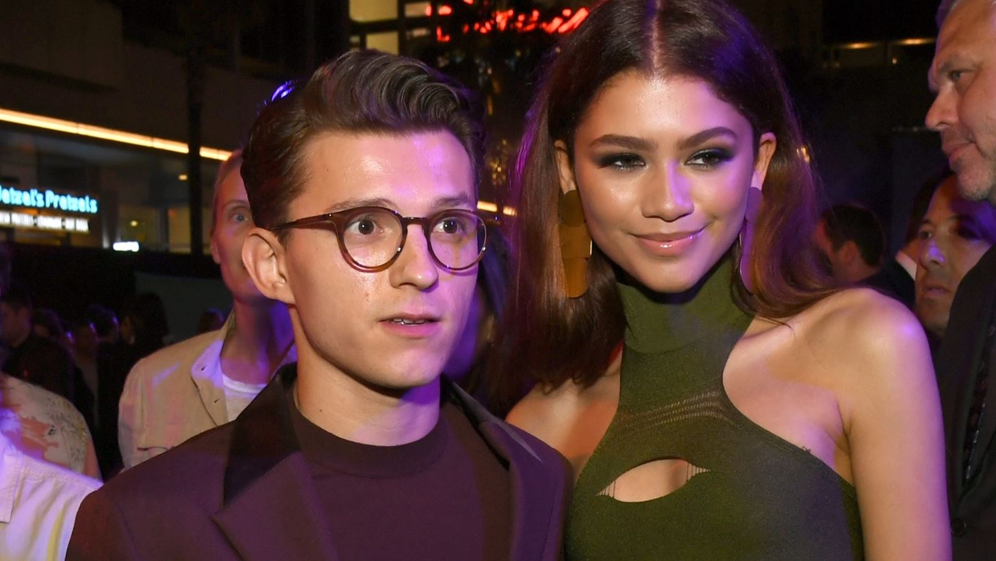 Tom Holland &amp; Zendaya | &#x397; &#x3BD;&#x3AD;&#x3B1; &#x3B1;&#x3C0;&#x3BF;&#x3BA;&#x3AC;&#x3BB;&#x3C5;&#x3C8;&#x3B7; &#x3B3;&#x3B9;&#x3B1; &#x3C4;&#x3BF;&#x3BD; &#x3B3;&#x3AC;&#x3BC;&#x3BF; &#x3C4;&#x3BF;&#x3C5;&#x3C2;