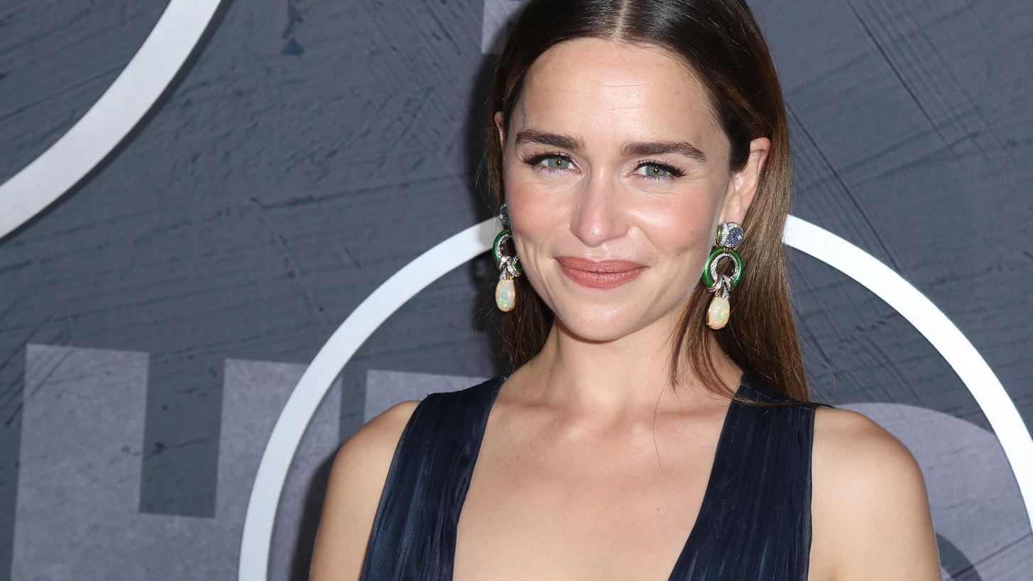 &#x397; Emilia Clarke &#x3BC;&#x3B9;&#x3BB;&#x3AC;&#x3B5;&#x3B9; &#x3C0;&#x3C1;&#x3CE;&#x3C4;&#x3B7; &#x3C6;&#x3BF;&#x3C1;&#x3AC; &#x3B3;&#x3B9;&#x3B1; &#x3C4;&#x3B7;&#x3BD; &#x3B1;&#x3C1;&#x3BD;&#x3B7;&#x3C4;&#x3B9;&#x3BA;&#x3AE; &#x3BA;&#x3C1;&#x3B9;&#x3C4;&#x3B9;&#x3BA;&#x3AE; &#x3C0;&#x3BF;&#x3C5; &#x3B4;&#x3AD;&#x3C7;&#x3B8;&#x3B7;&#x3BA;&#x3B5; &#x3C4;&#x3BF; Game of Thrones