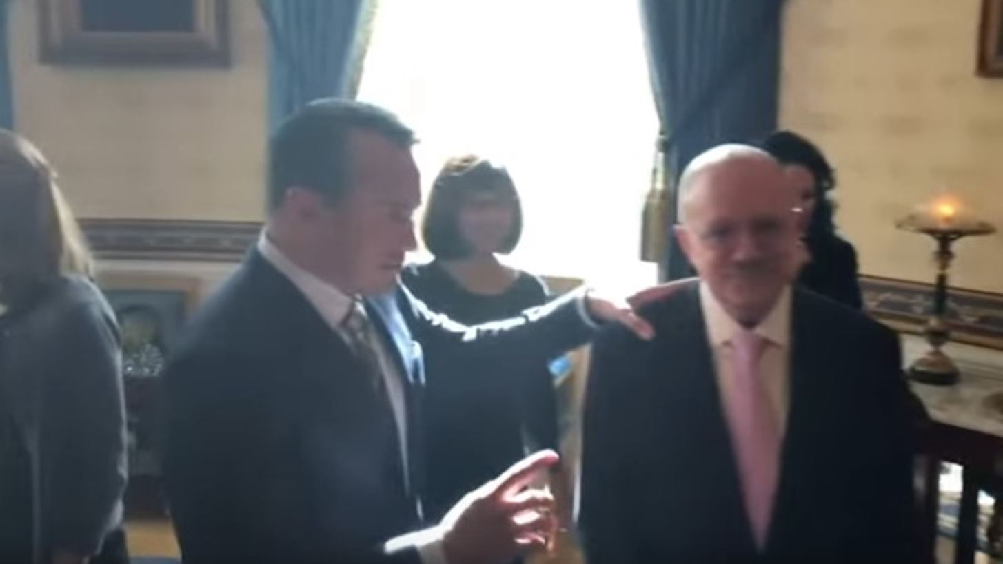 #MannequinChallenge: &#x39F; &#x3C0;&#x3C1;&#x3CE;&#x3C4;&#x3BF;&#x3C2; &#x3B4;&#x3B9;&#x3B4;&#x3AC;&#x3BE;&#x3B1;&#x3C2; &#x3C4;&#x3BF;&#x3C5; viral &#x3AE;&#x3C4;&#x3B1;&#x3BD;... &#x388;&#x3BB;&#x3BB;&#x3B7;&#x3BD;&#x3B1;&#x3C2; &#x3C3;&#x3BA;&#x3B7;&#x3BD;&#x3BF;&#x3B8;&#x3AD;&#x3C4;&#x3B7;&#x3C2;