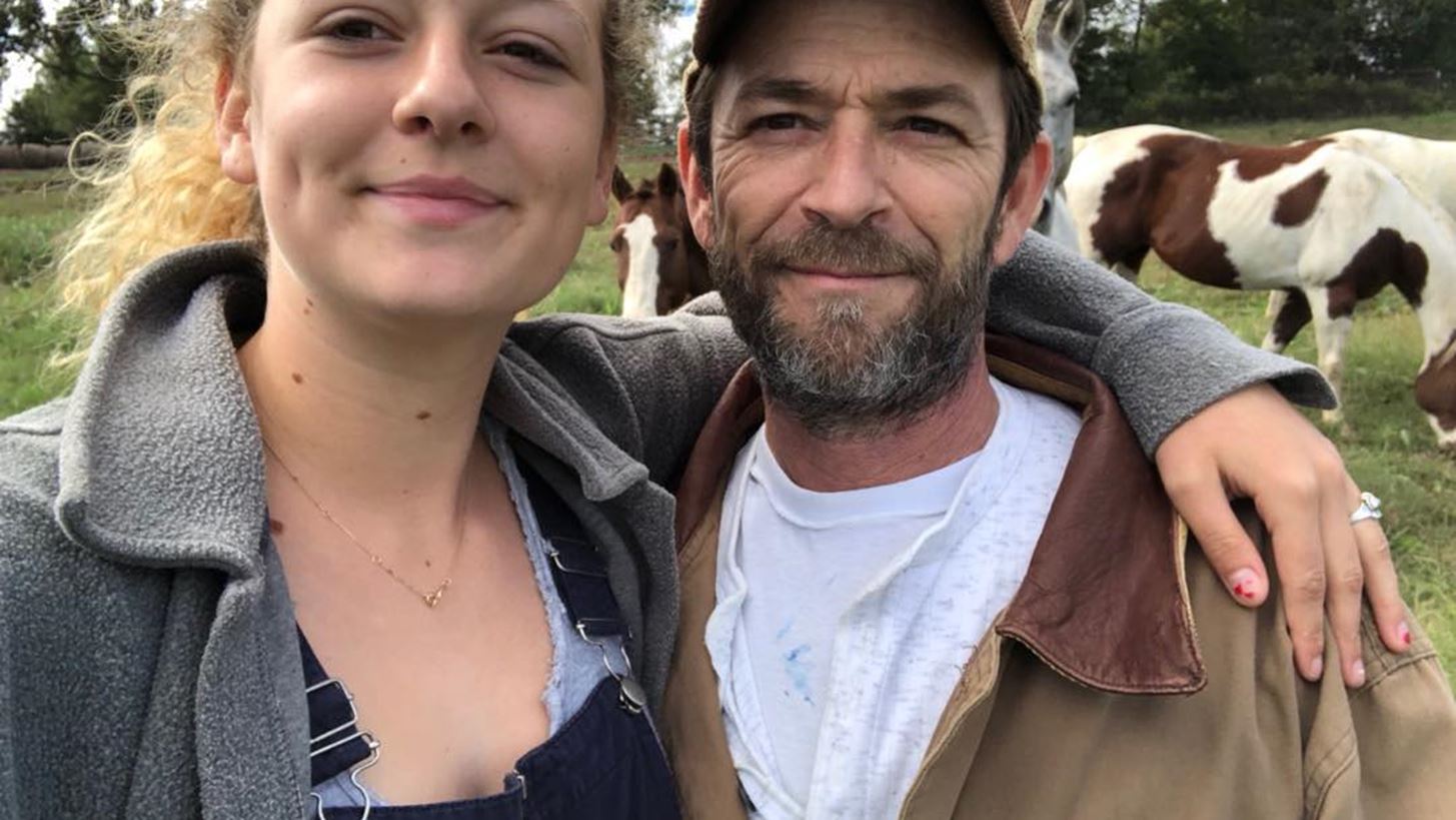 H &#x3BA;&#x3CC;&#x3C1;&#x3B7; &#x3C4;&#x3BF;&#x3C5; Luke Perry &#x3B1;&#x3C0;&#x3B1;&#x3BD;&#x3C4;&#x3AC; &#x3C3;&#x3B5; &#x3CC;&#x3C3;&#x3BF;&#x3C5;&#x3C2; &#x3C4;&#x3B7;&#x3BD; &#x3BA;&#x3B1;&#x3C4;&#x3B7;&#x3B3;&#x3BF;&#x3C1;&#x3BF;&#x3CD;&#x3BD;