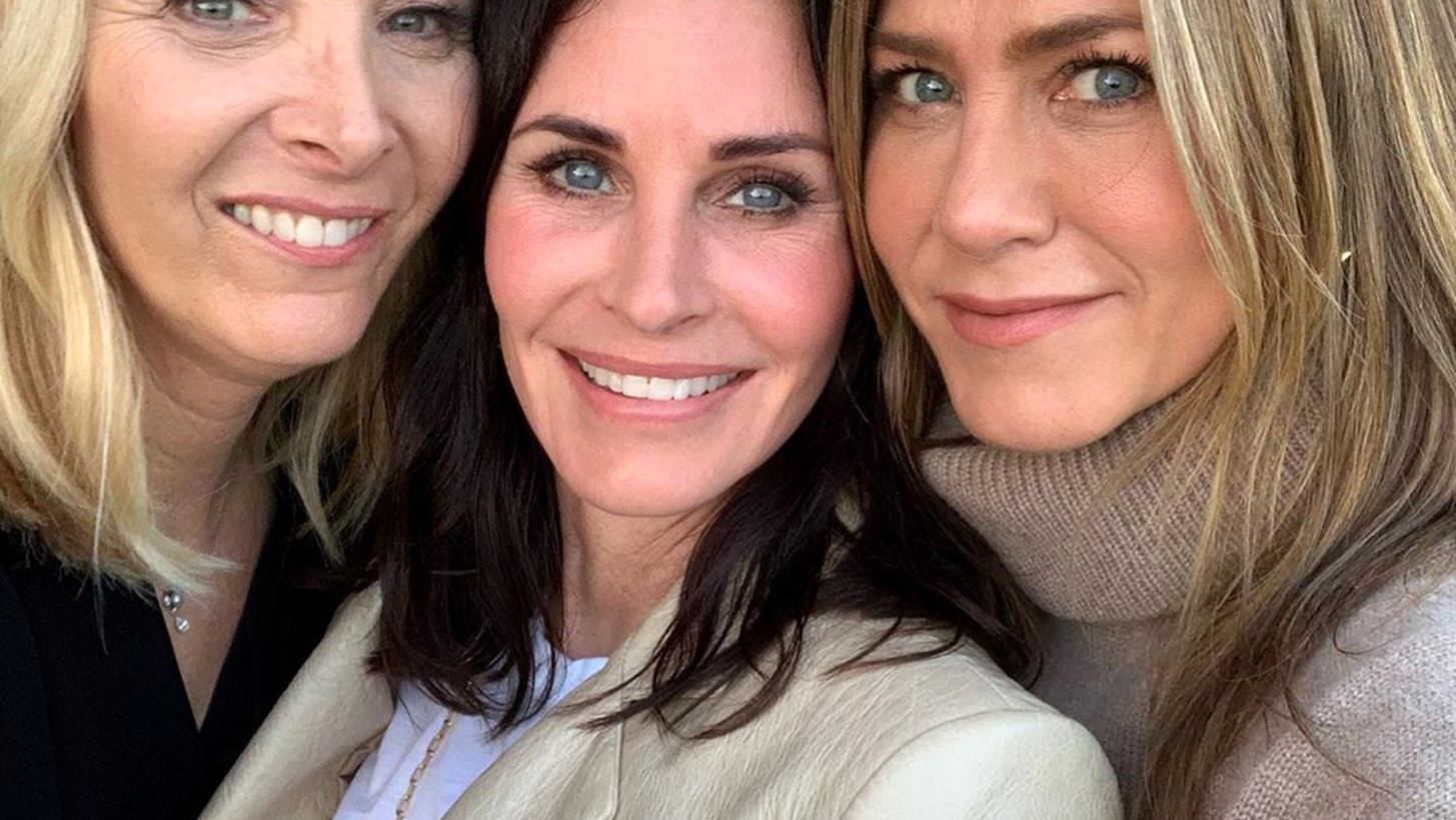 Jennifer Aniston, Lisa Kudrow &#x3BA;&#x3B1;&#x3B9; Courteney Cox &#x3C6;&#x3C9;&#x3C4;&#x3BF;&#x3B3;&#x3C1;&#x3B1;&#x3C6;&#x3AF;&#x3B6;&#x3BF;&#x3BD;&#x3C4;&#x3B1;&#x3B9; &#x3C7;&#x3C9;&#x3C1;&#x3AF;&#x3C2; &#x3BC;&#x3B1;&#x3BA;&#x3B9;&#x3B3;&#x3B9;&#x3AC;&#x3B6;