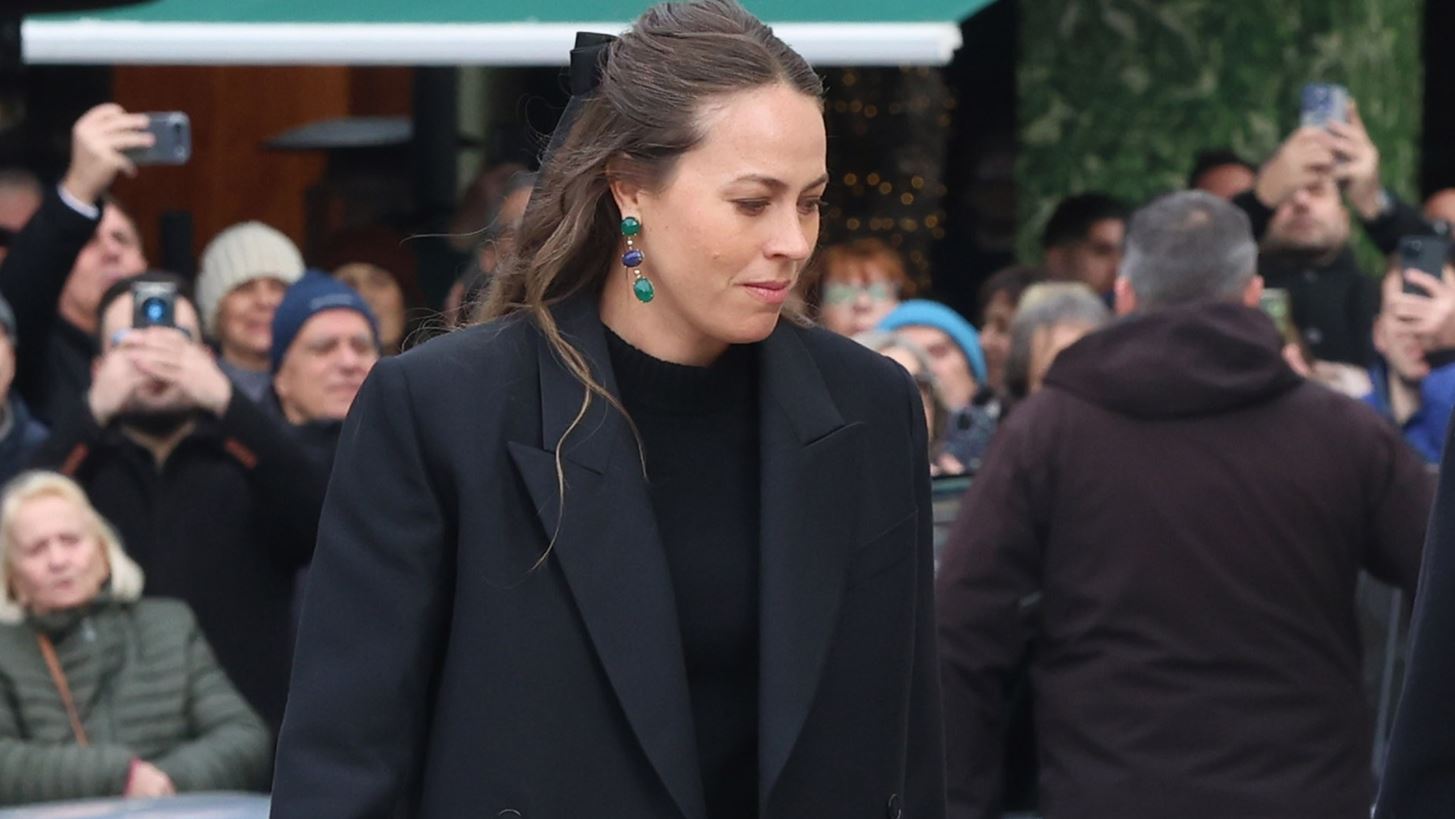 Nina Flohr | Η άκρως ιδιαίτερη λεπτομέρεια στο look της στην κηδεία της Ειρήνης