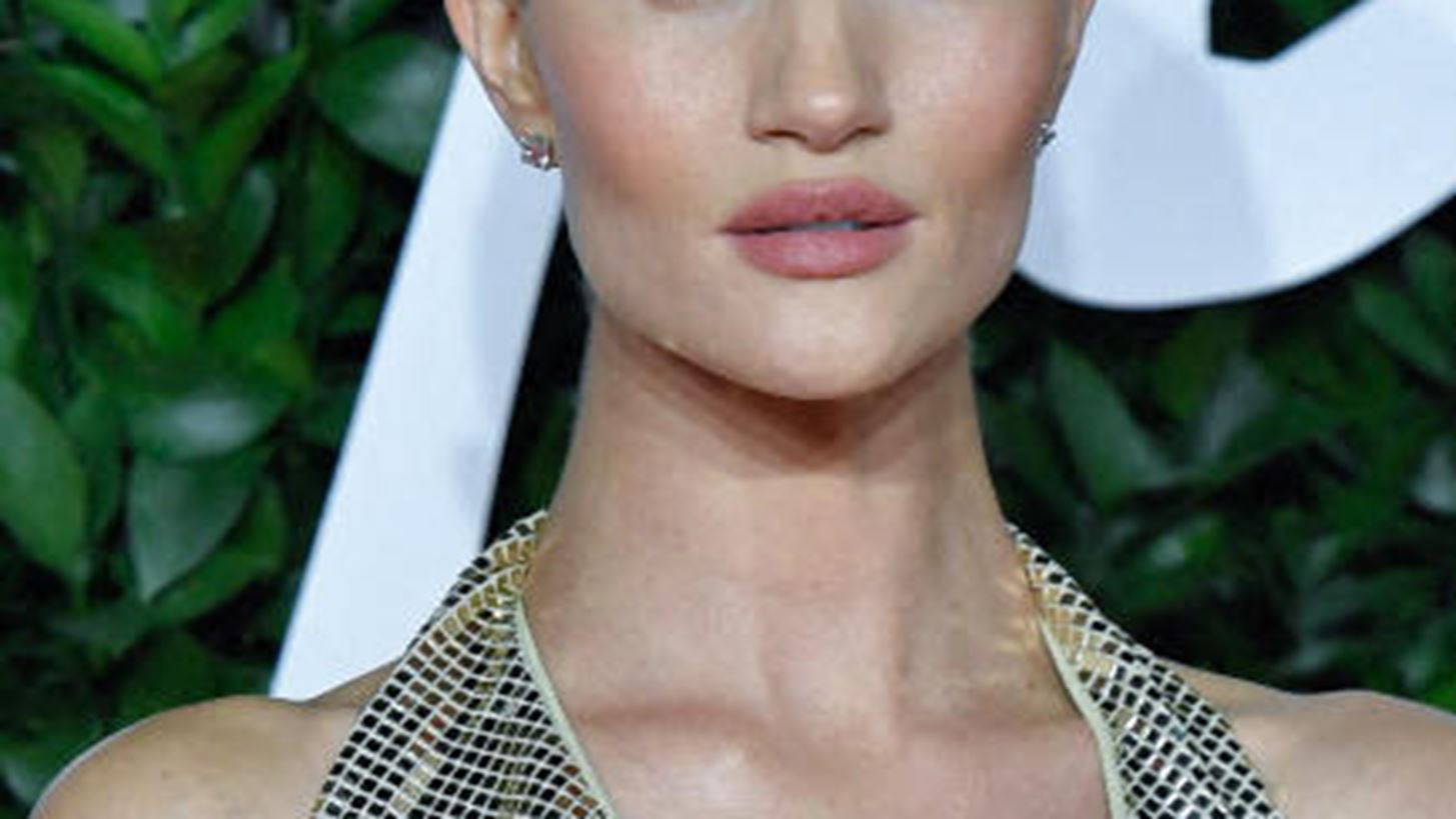 Rosie Huntington Whiteley | T&#x3B1; 7 &#x3BC;&#x3C5;&#x3C3;&#x3C4;&#x3B9;&#x3BA;&#x3AC; &#x3BF;&#x3BC;&#x3BF;&#x3C1;&#x3C6;&#x3B9;&#x3AC;&#x3C2; &#x3C3;&#x3C4;&#x3B1; &#x3BF;&#x3C0;&#x3BF;&#x3AF;&#x3B1; &#x3BF;&#x3C1;&#x3BA;&#x3AF;&#x3B6;&#x3B5;&#x3C4;&#x3B1;&#x3B9;