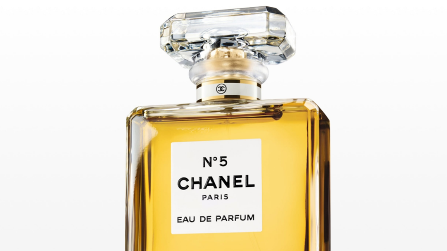 Chanel No 5: &#x393;&#x3BD;&#x3C9;&#x3C1;&#x3AF;&#x3B6;&#x3B5;&#x3B9;&#x3C2; &#x3C4;&#x3B7;&#x3BD; &#x3C4;&#x3C1;&#x3B1;&#x3B3;&#x3B9;&#x3BA;&#x3AE; &#x3B9;&#x3C3;&#x3C4;&#x3BF;&#x3C1;&#x3AF;&#x3B1; &#x3C0;&#x3AF;&#x3C3;&#x3C9; &#x3B1;&#x3C0;&#x3CC; &#x3C4;&#x3BF; &#x3C7;&#x3B1;&#x3C1;&#x3B1;&#x3BA;&#x3C4;&#x3B7;&#x3C1;&#x3B9;&#x3C3;&#x3C4;&#x3B9;&#x3BA;&#x3CC; &#x3BC;&#x3C0;&#x3BF;&#x3C5;&#x3BA;&#x3B1;&#x3BB;&#x3AC;&#x3BA;&#x3B9; &#x3C4;&#x3BF;&#x3C5; &#x3B1;&#x3C1;&#x3CE;&#x3BC;&#x3B1;&#x3C4;&#x3BF;&#x3C2;;