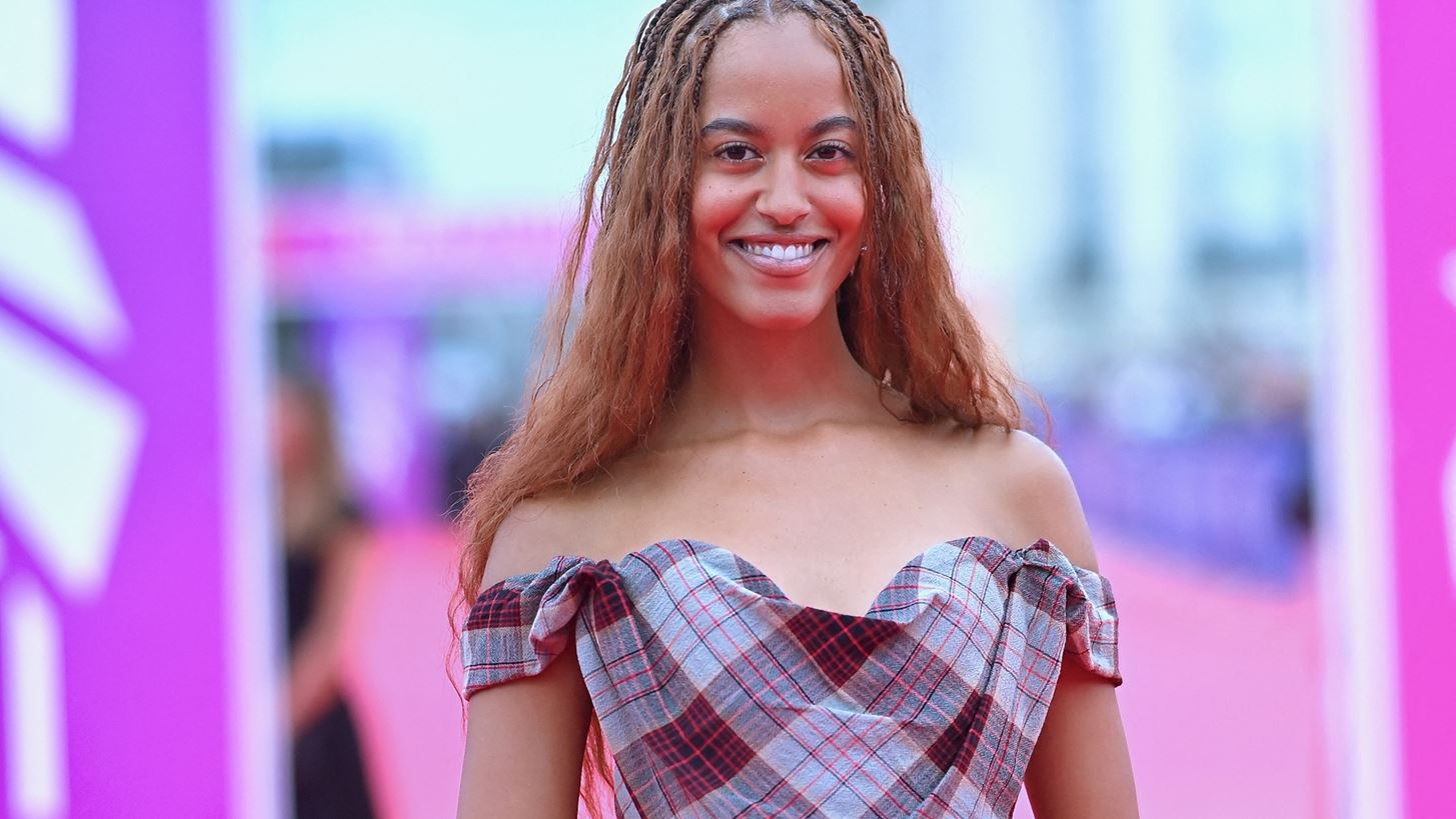 Malia Obama | &#x397; &#x3C0;&#x3C1;&#x3C9;&#x3C4;&#x3CC;&#x3C4;&#x3BF;&#x3BA;&#x3B7; &#x3BA;&#x3CC;&#x3C1;&#x3B7; &#x3C4;&#x3BF;&#x3C5; &#x3B6;&#x3B5;&#x3CD;&#x3B3;&#x3BF;&#x3C5;&#x3C2; Obama &#x3C3;&#x3C4;&#x3BF; &#x3BA;&#x3CC;&#x3BA;&#x3BA;&#x3B9;&#x3BD;&#x3BF; &#x3C7;&#x3B1;&#x3BB;&#x3AF; &#x3BC;&#x3B5; &#x3B4;&#x3B7;&#x3BC;&#x3B9;&#x3BF;&#x3C5;&#x3C1;&#x3B3;&#x3AF;&#x3B1; &#x3C4;&#x3BF;&#x3C5; &#x3BF;&#x3AF;&#x3BA;&#x3BF;&#x3C5; Vivienne Westwood