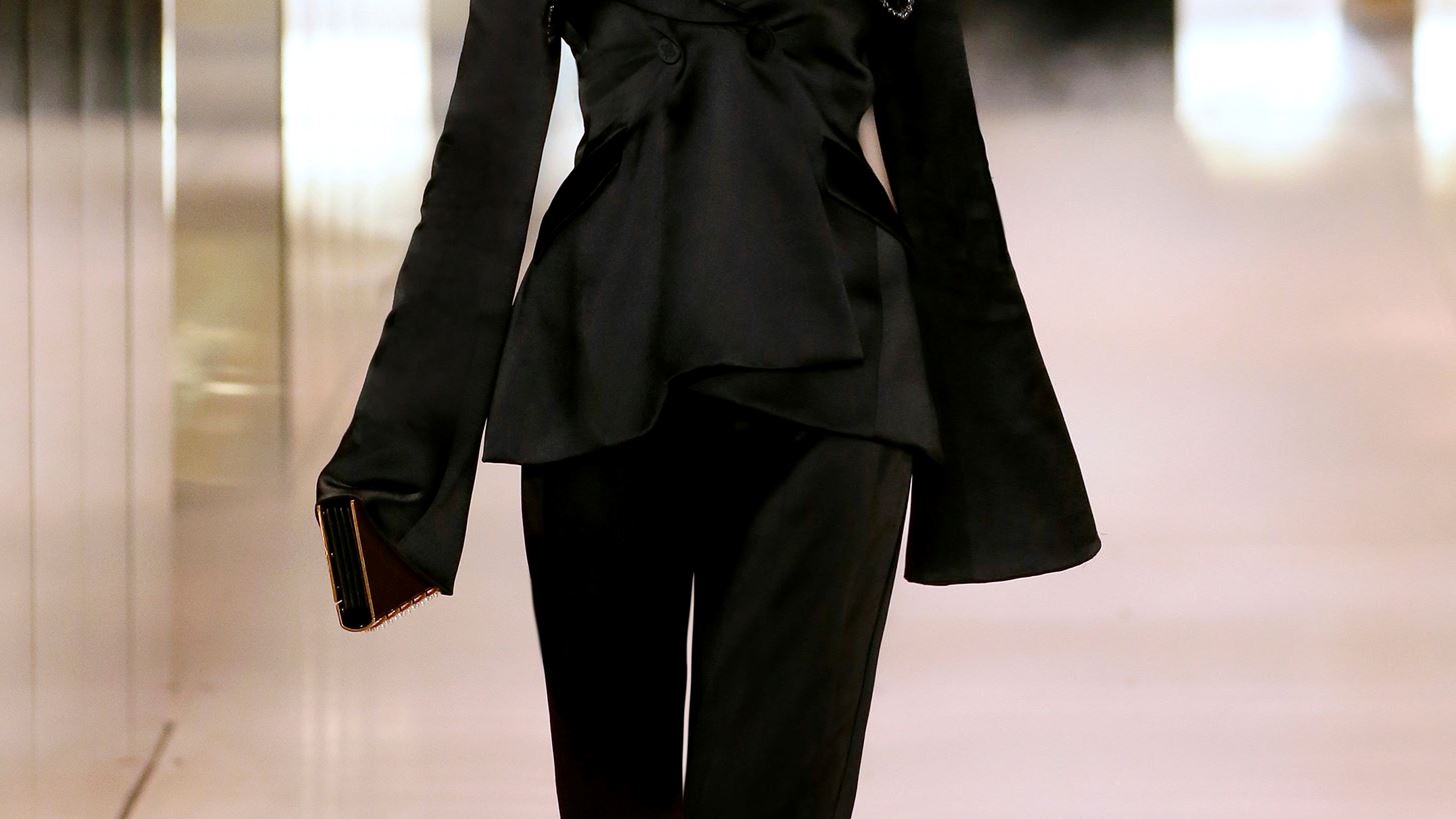 Demi Moore | &#x391;&#x3B3;&#x3BD;&#x3CE;&#x3C1;&#x3B9;&#x3C3;&#x3C4;&#x3B7; &#x3C3;&#x3C4;&#x3BF; catwalk &#x3C4;&#x3BF;&#x3C5; &#x3BF;&#x3AF;&#x3BA;&#x3BF;&#x3C5; Fendi