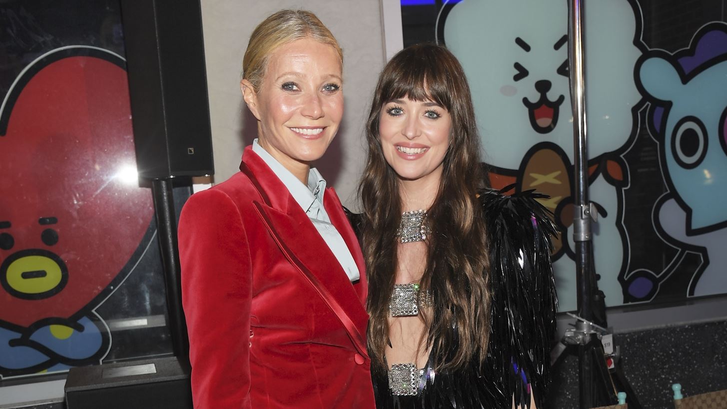 &#x397; Gwyneth Paltrow &#x3C3;&#x3C4;&#x3B7;&#x3C1;&#x3AF;&#x3B6;&#x3B5;&#x3B9; &#x3C4;&#x3B7;&#x3BD; Dakota Johnson &#x3BC;&#x3B5;&#x3C4;&#x3AC; &#x3C4;&#x3BF;&#x3BD; &#x3C7;&#x3C9;&#x3C1;&#x3B9;&#x3C3;&#x3BC;&#x3CC; &#x3BC;&#x3B5; &#x3C4;&#x3BF;&#x3BD; Chris Martin