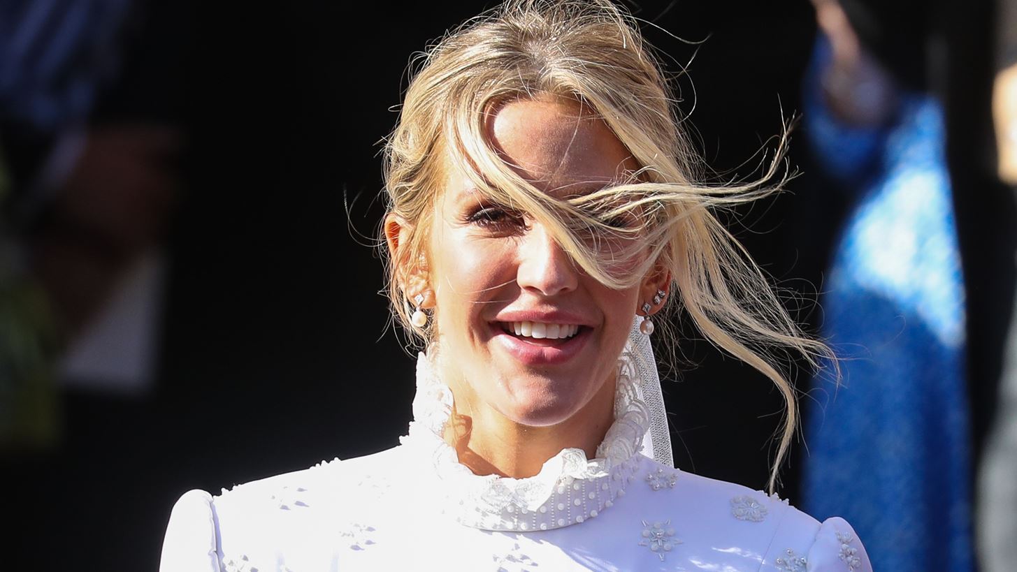 &#x397; Ellie Goulding &#x3C0;&#x3B1;&#x3BD;&#x3C4;&#x3C1;&#x3B5;&#x3CD;&#x3C4;&#x3B7;&#x3BA;&#x3B5; &#x3BA;&#x3B1;&#x3B9; &#x3C6;&#x3CC;&#x3C1;&#x3B5;&#x3C3;&#x3B5; &#x3AD;&#x3BD;&#x3B1; &#x3C0;&#x3B1;&#x3C1;&#x3B1;&#x3BC;&#x3C5;&#x3B8;&#x3AD;&#x3BD;&#x3B9;&#x3BF; &#x3BD;&#x3C5;&#x3C6;&#x3B9;&#x3BA;&#x3CC;