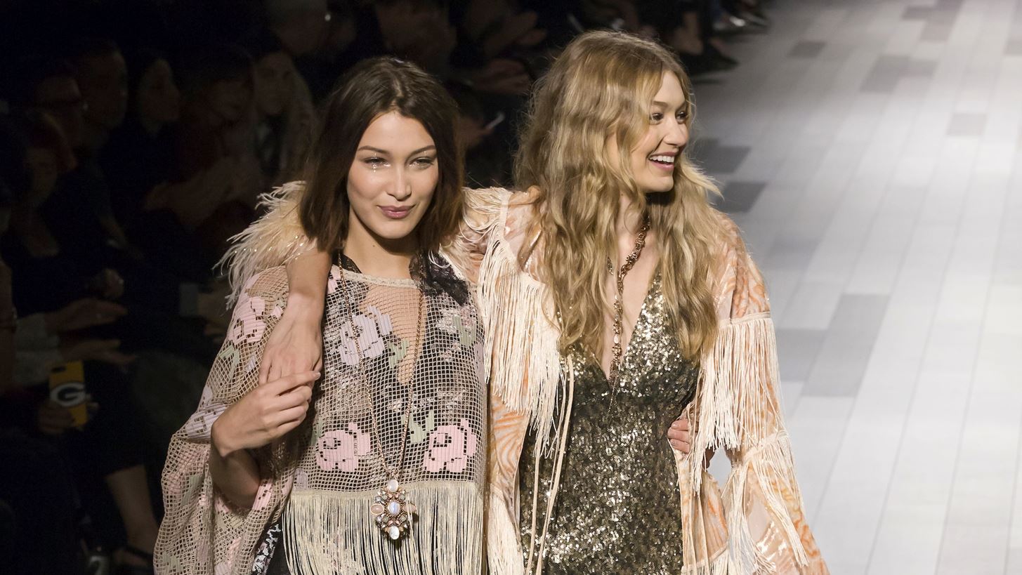 A &#x3A5;ear in Fashion: &#x39F;&#x3B9; &#x3C3;&#x3B7;&#x3BC;&#x3B1;&#x3BD;&#x3C4;&#x3B9;&#x3BA;&#x3CC;&#x3C4;&#x3B5;&#x3C1;&#x3B5;&#x3C2; &#x3C3;&#x3C4;&#x3B9;&#x3B3;&#x3BC;&#x3AD;&#x3C2; &#x3C4;&#x3B7;&#x3C2; &#x3BC;&#x3CC;&#x3B4;&#x3B1;&#x3C2; &#x3C0;&#x3BF;&#x3C5; &#x3BA;&#x3C1;&#x3B1;&#x3C4;&#x3AC;&#x3BC;&#x3B5; &#x3B1;&#x3C0;&#x3CC; &#x3C4;&#x3BF; 2017