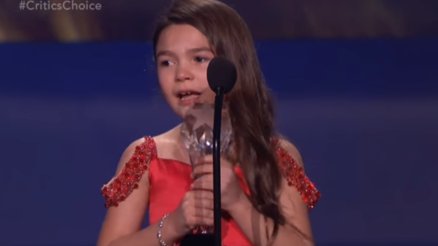 &#x3A0;&#x3CE;&#x3C2; &#x3B7; 7&#x3C7;&#x3C1;&#x3BF;&#x3BD;&#x3B7; Brooklynn Prince &#x3C3;&#x3C5;&#x3B3;&#x3BA;&#x3AF;&#x3BD;&#x3B7;&#x3C3;&#x3B5; &#x3C4;&#x3BF;&#x3C5;&#x3C2; &#x3C0;&#x3AC;&#x3BD;&#x3C4;&#x3B5;&#x3C2; &#x3C3;&#x3C4;&#x3B1; &#x3C7;&#x3B8;&#x3B5;&#x3C3;&#x3B9;&#x3BD;&#x3AC; &#x3B2;&#x3C1;&#x3B1;&#x3B2;&#x3B5;&#x3AF;&#x3B1; Critics&#x27; Choice
